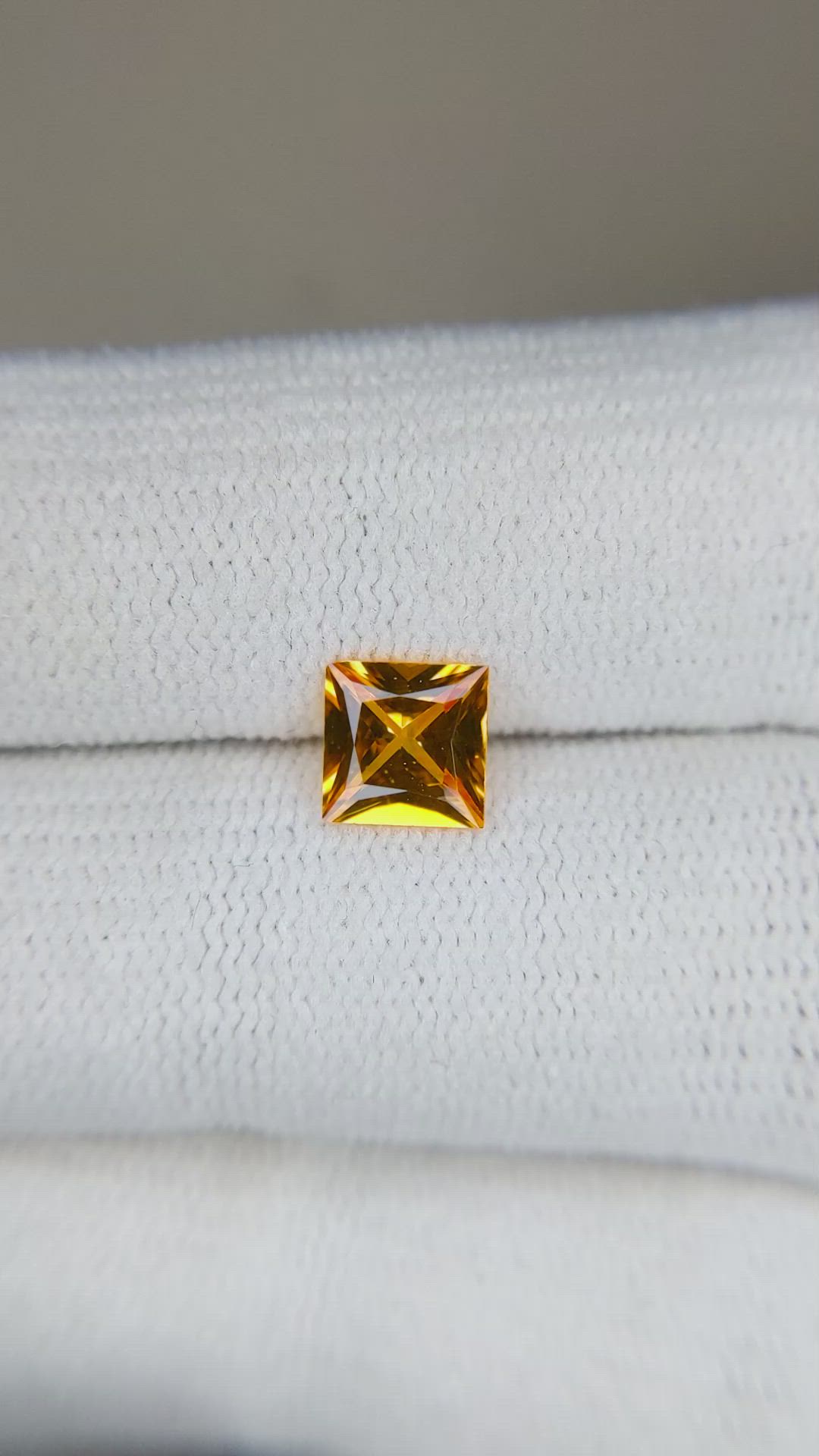 1.00 Ct. Yellowish Orange Sapphire from Ceylon (Sri Lanka) Size Video
