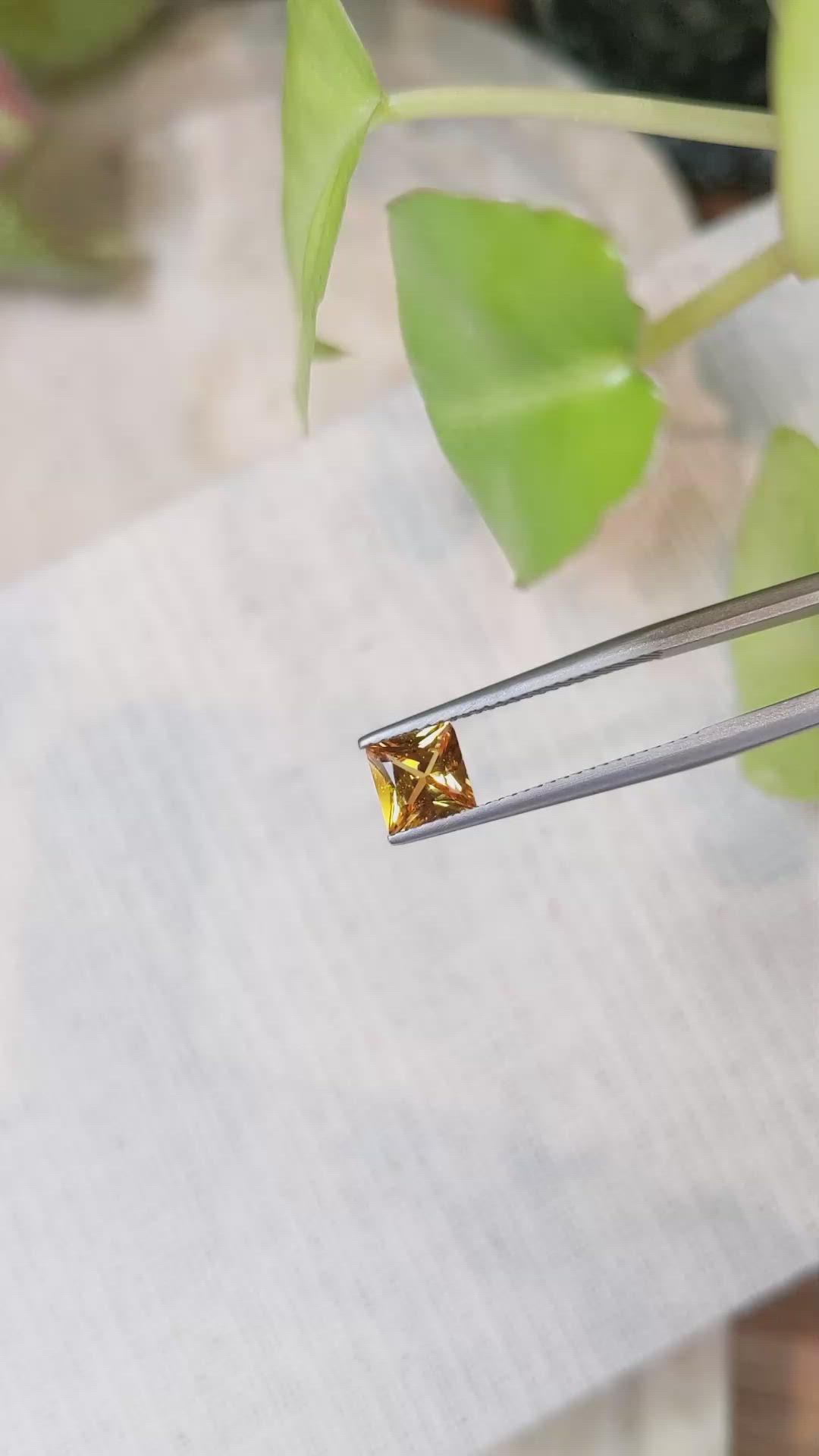 1.00 Ct. Yellowish Orange Sapphire from Ceylon (Sri Lanka) Size Video