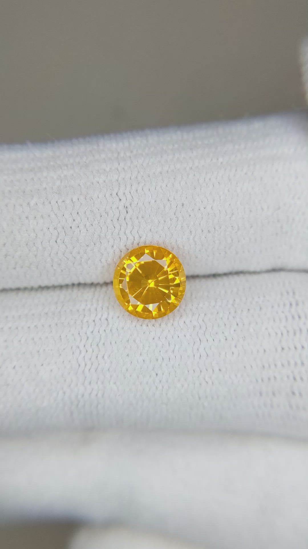 1.72 Ct. Yellowish Orange Sapphire from Ceylon (Sri Lanka) Size Video