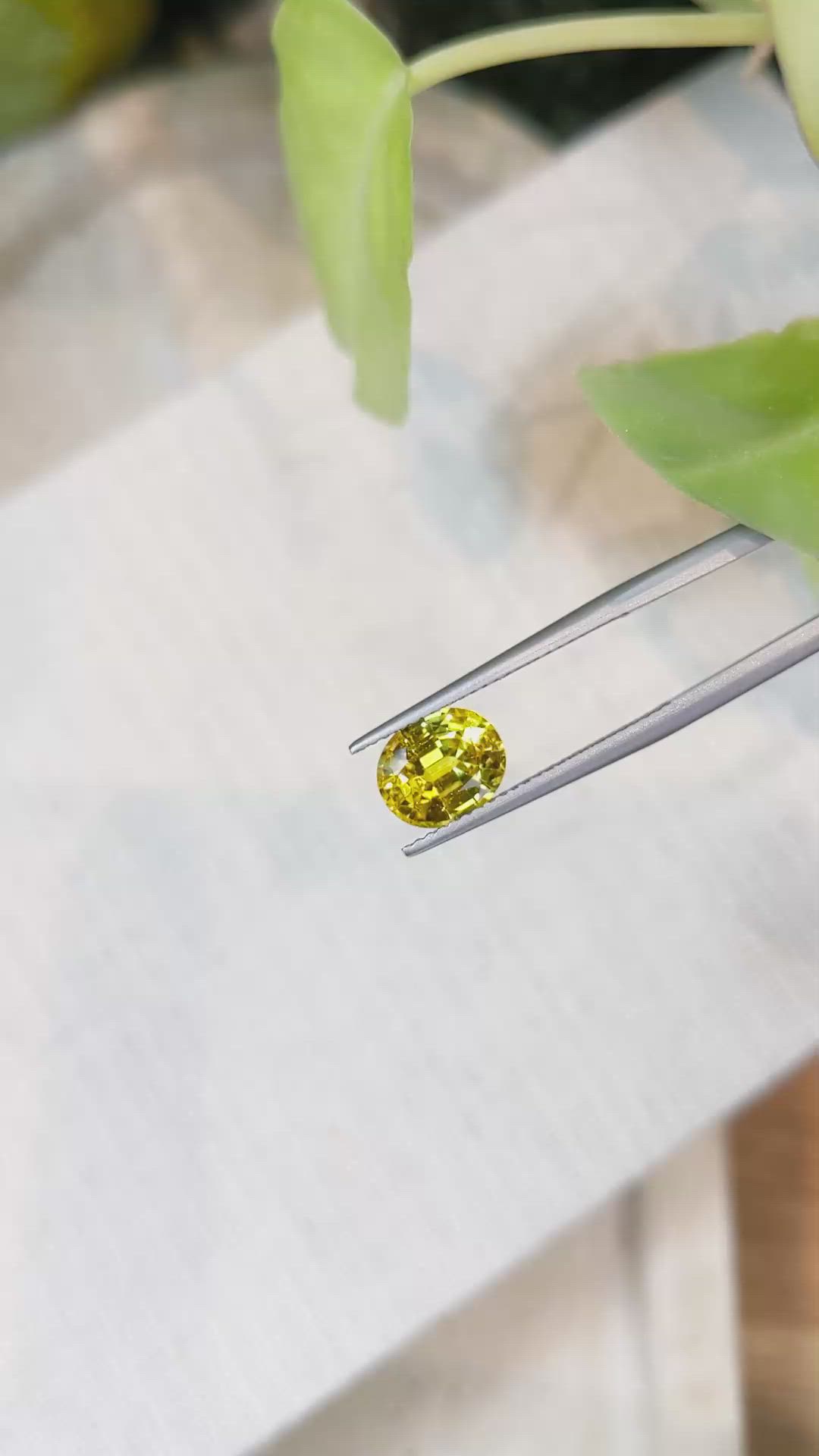 2.51 Ct. Yellow Sapphire from Ceylon (Sri Lanka) Size Video