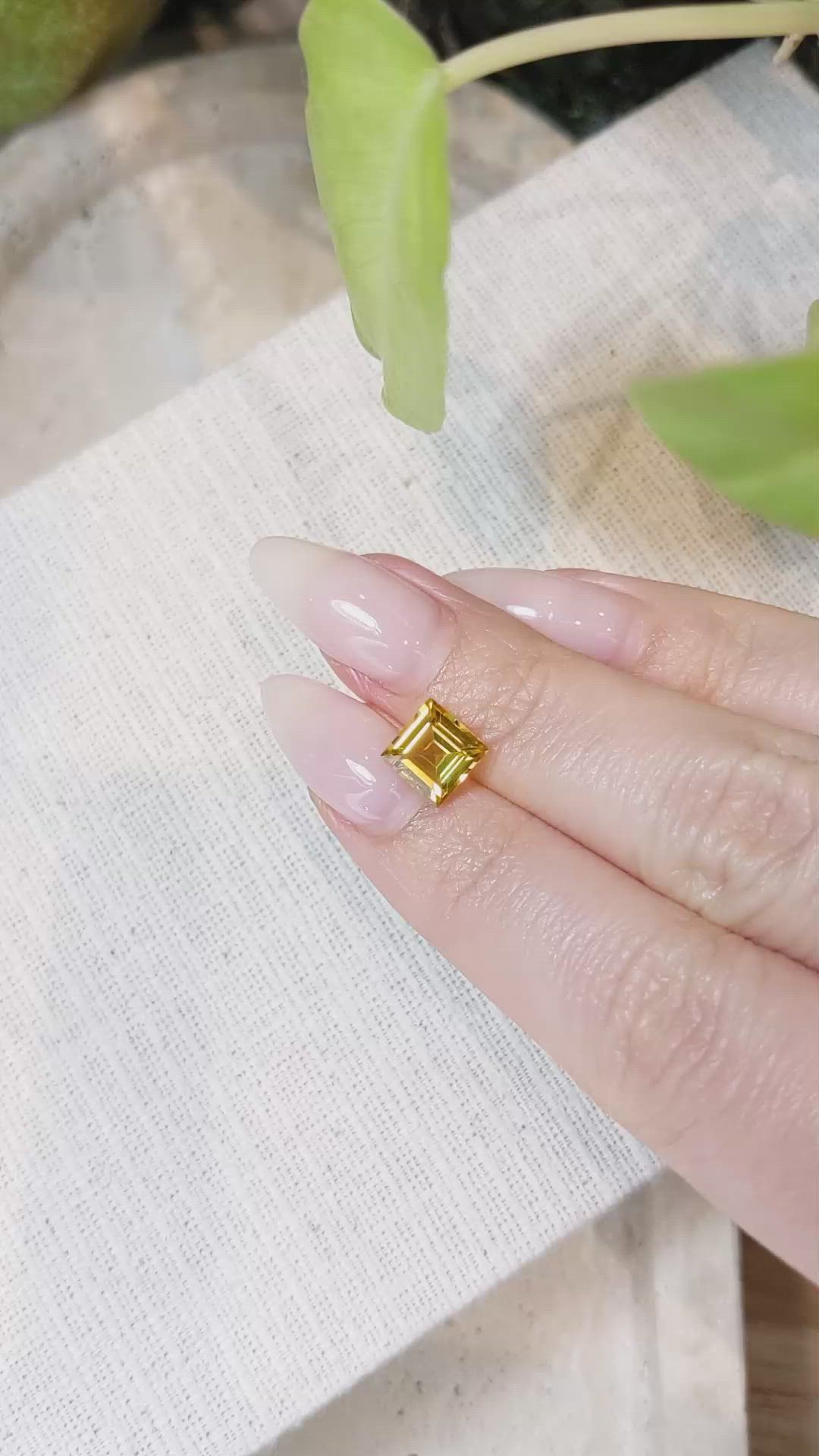 2.07 Ct. Orangish Yellow Sapphire from Ceylon (Sri Lanka) Size Video