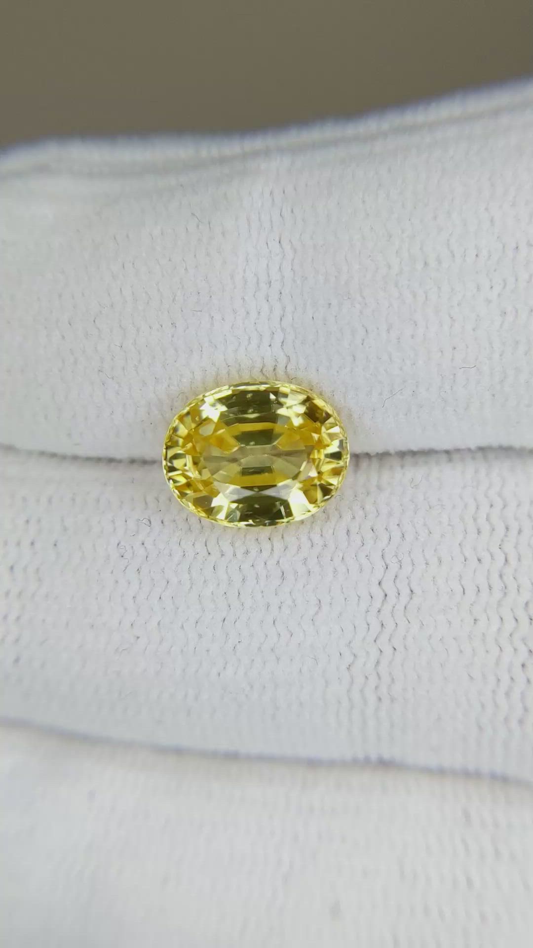 4.26 Ct. Yellow Sapphire from Ceylon (Sri Lanka) Size Video