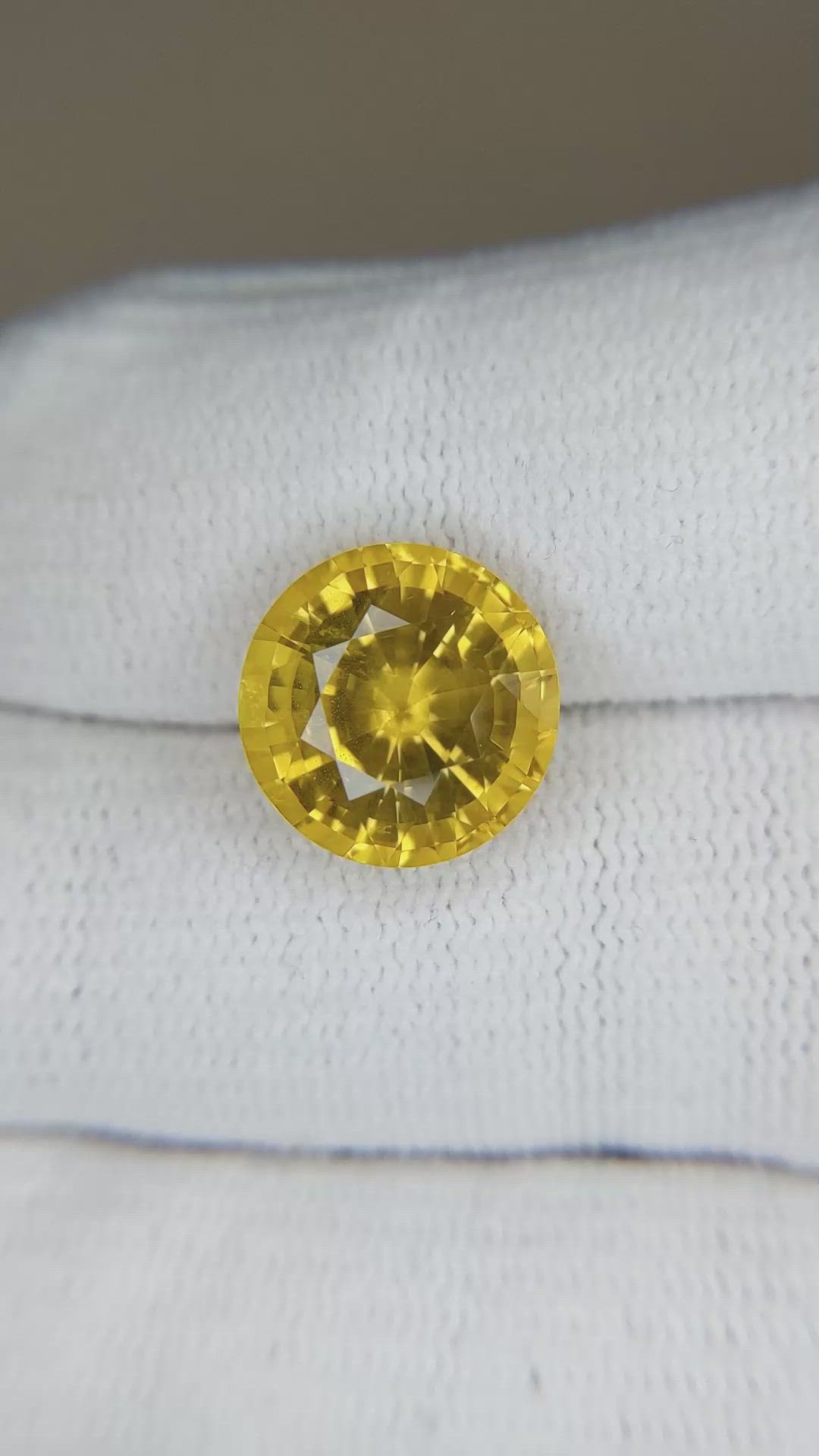 8.11 Ct. Orangish Yellow Sapphire from Ceylon (Sri Lanka) Size Video
