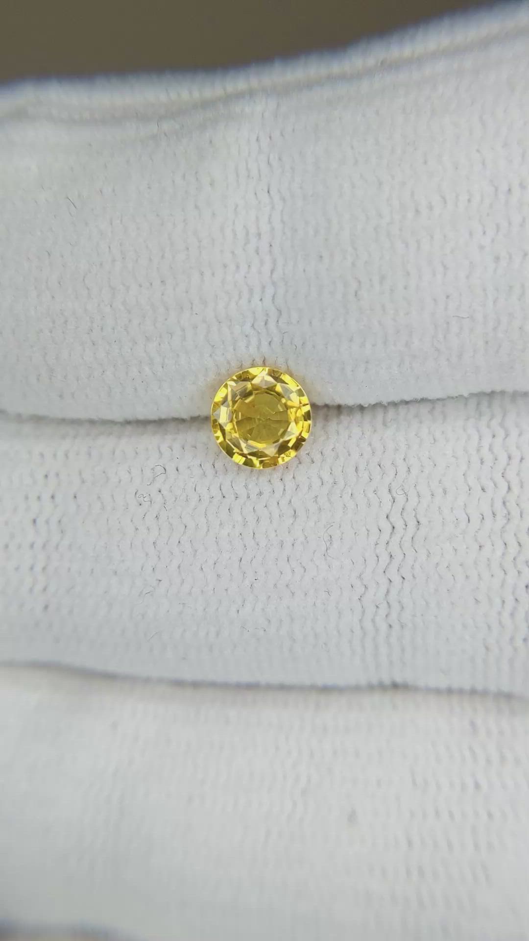 0.80 Ct. Yellow Sapphire from Ceylon (Sri Lanka) Size Video