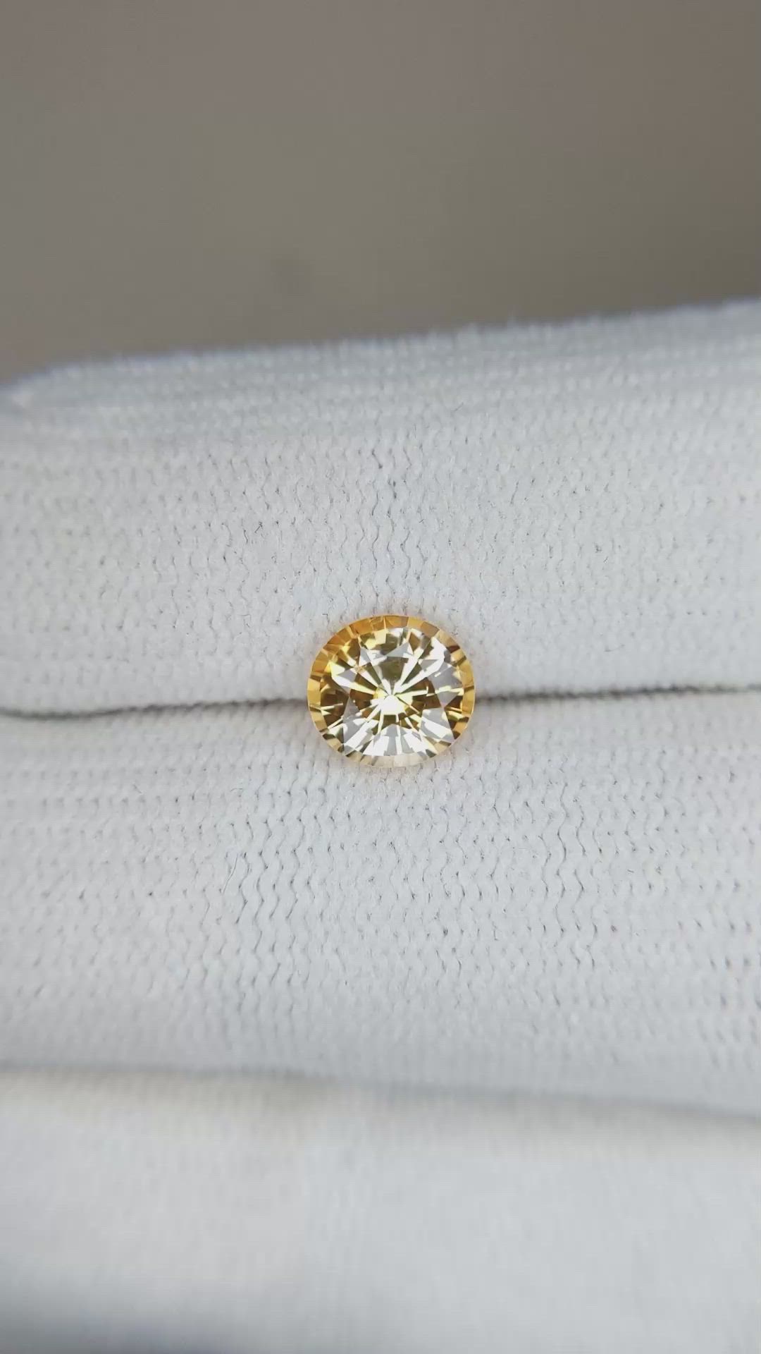 1.13 Ct. Yellowish Orange Sapphire from Ceylon (Sri Lanka) Size Video