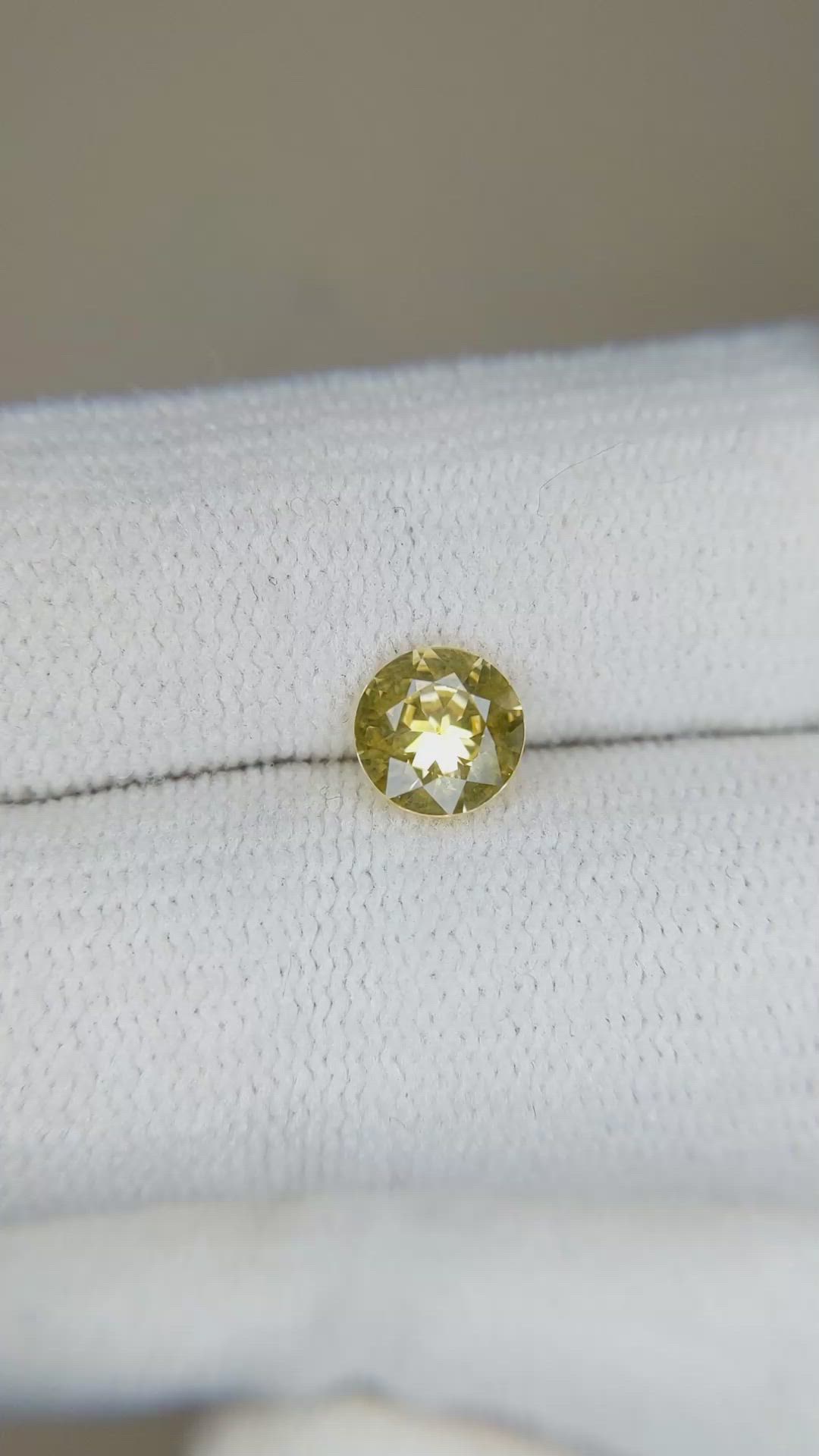 0.92 Ct. Yellow Sapphire from Ceylon (Sri Lanka) Size Video