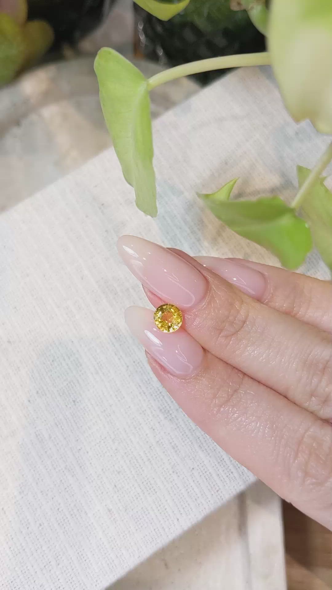 1.00 Ct. Orangish Yellow Sapphire from Ceylon (Sri Lanka) Size Video