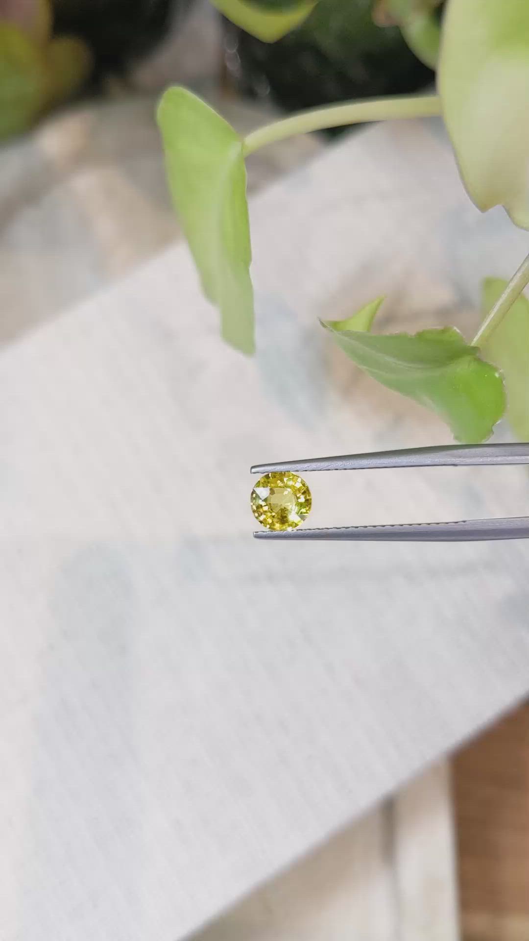 1.00 Ct. Orangish Yellow Sapphire from Ceylon (Sri Lanka) Size Video