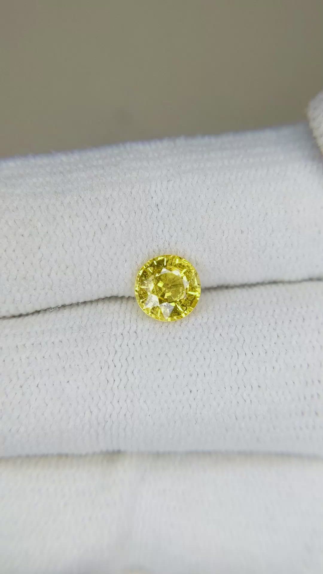1.04 Ct. Yellow Sapphire from Ceylon (Sri Lanka) Size Video