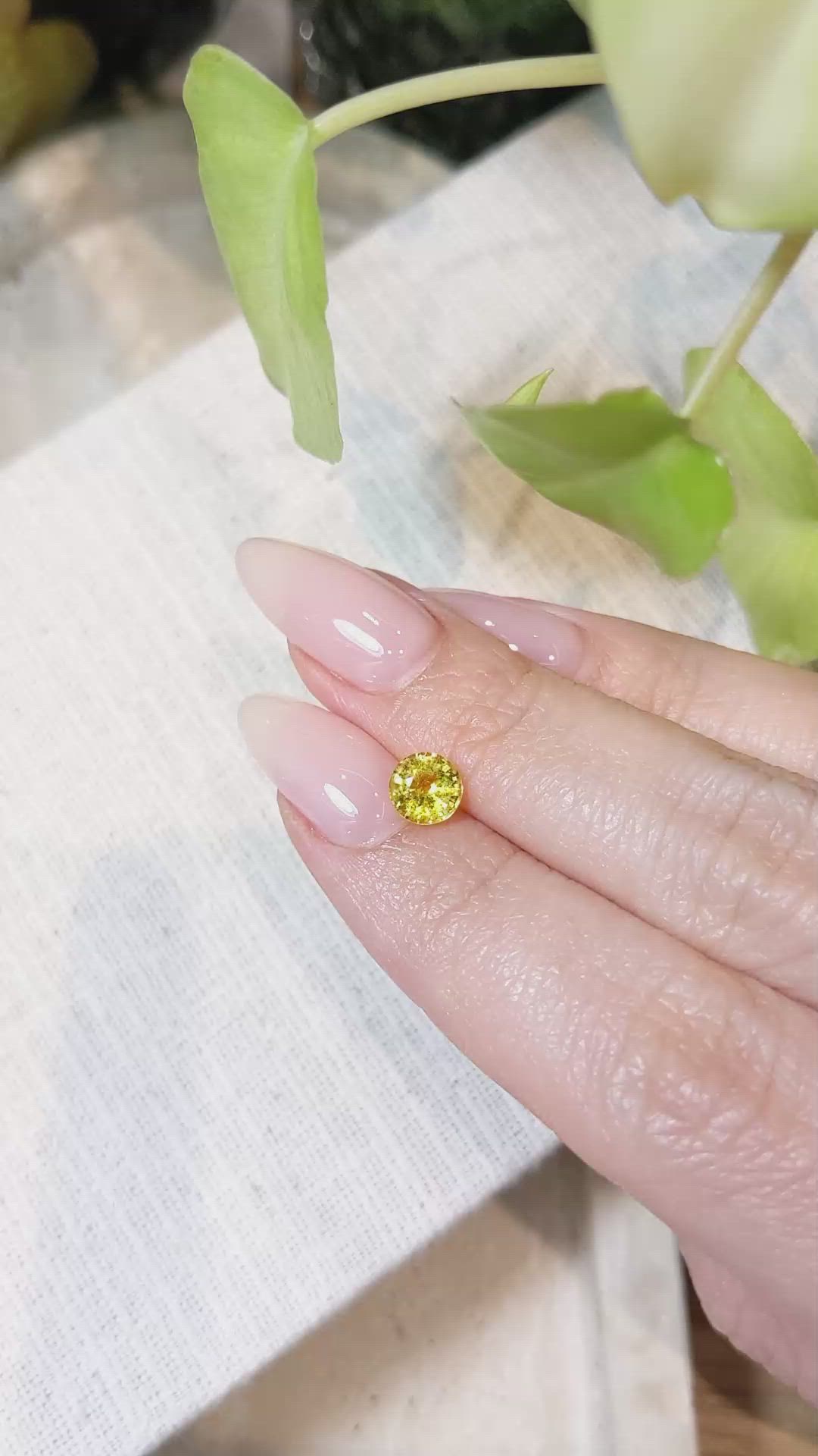 1.04 Ct. Yellow Sapphire from Ceylon (Sri Lanka) Size Video