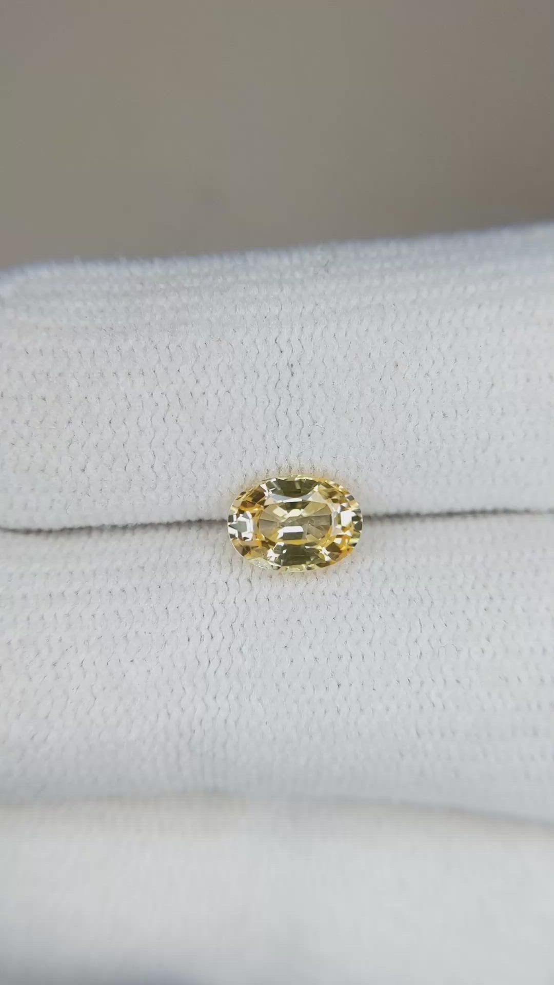 1.09 Ct. Yellowish Orange Sapphire from Ceylon (Sri Lanka) Size Video