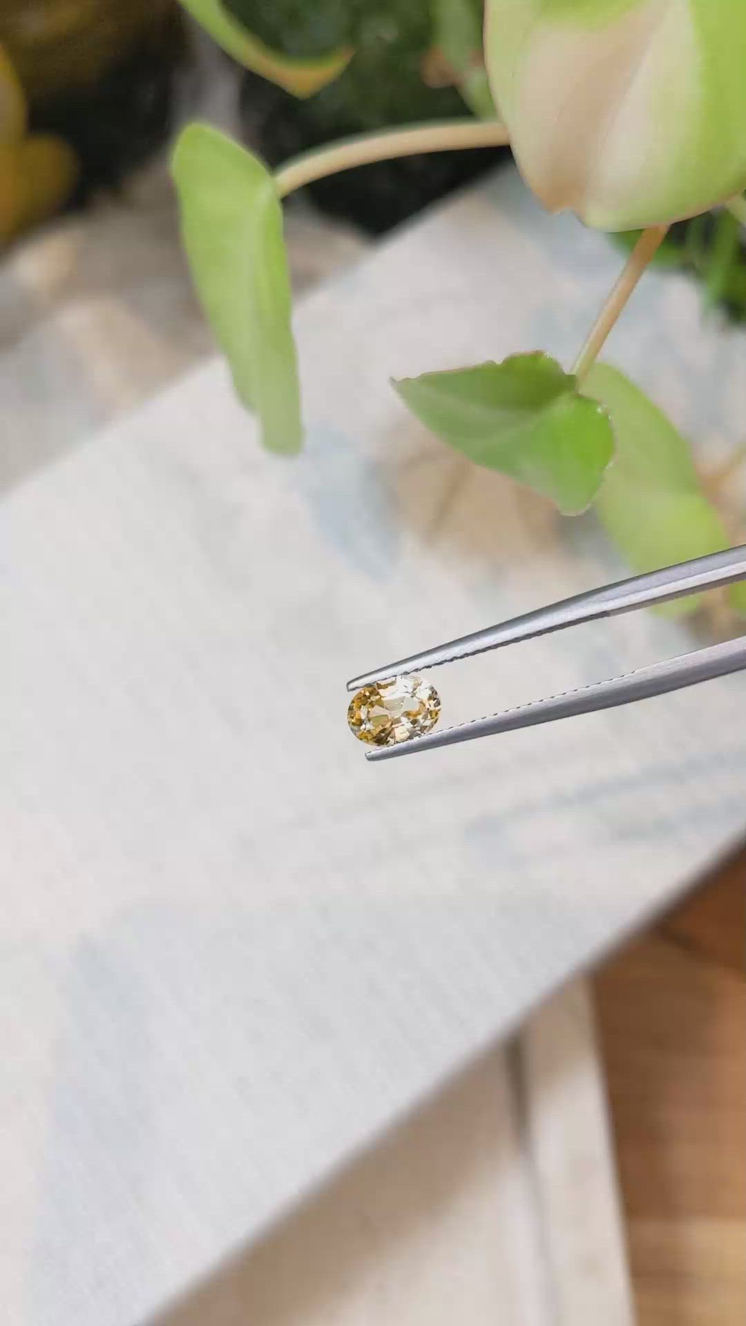 1.09 Ct. Yellowish Orange Sapphire from Ceylon (Sri Lanka) Size Video