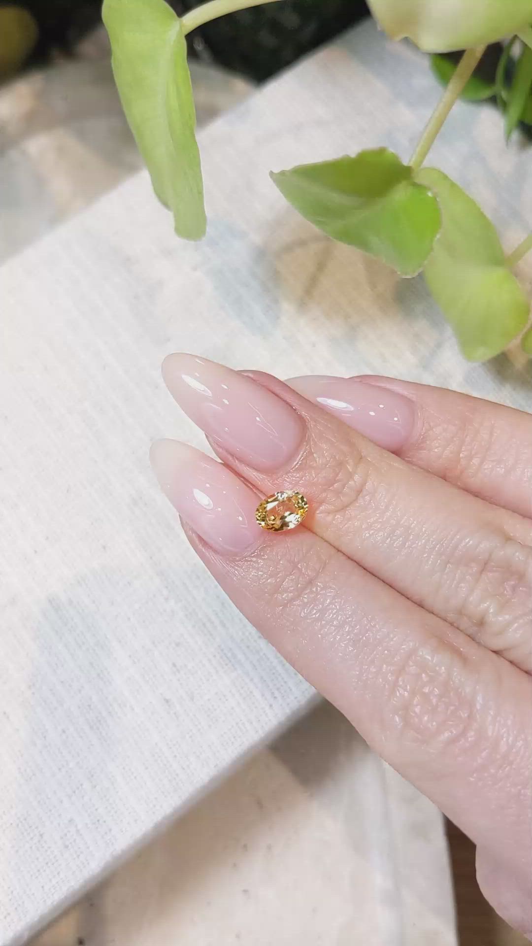 1.09 Ct. Yellowish Orange Sapphire from Ceylon (Sri Lanka) Size Video