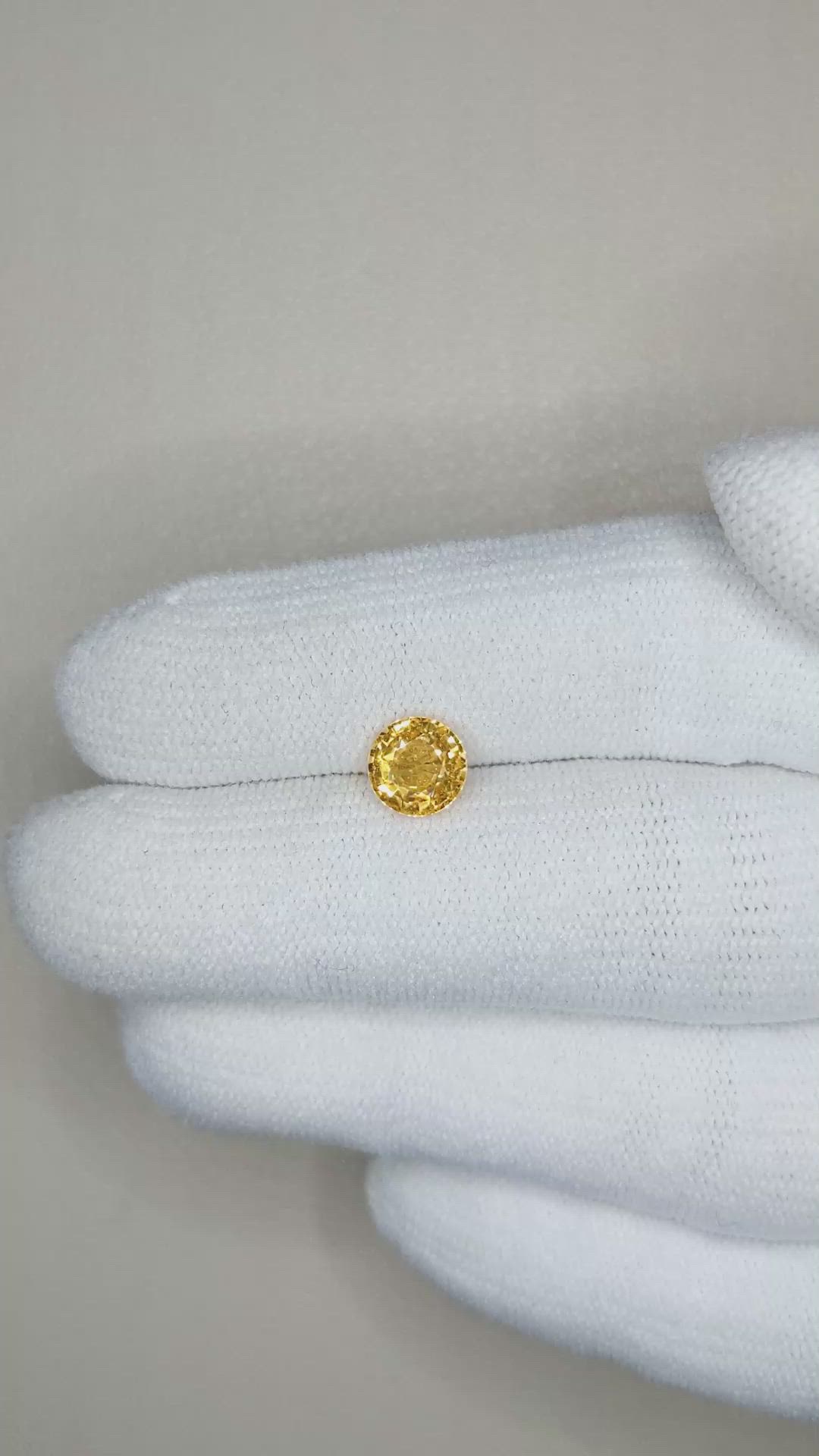 1.17 Ct. Yellowish Orange Sapphire from Ceylon (Sri Lanka) Size Video