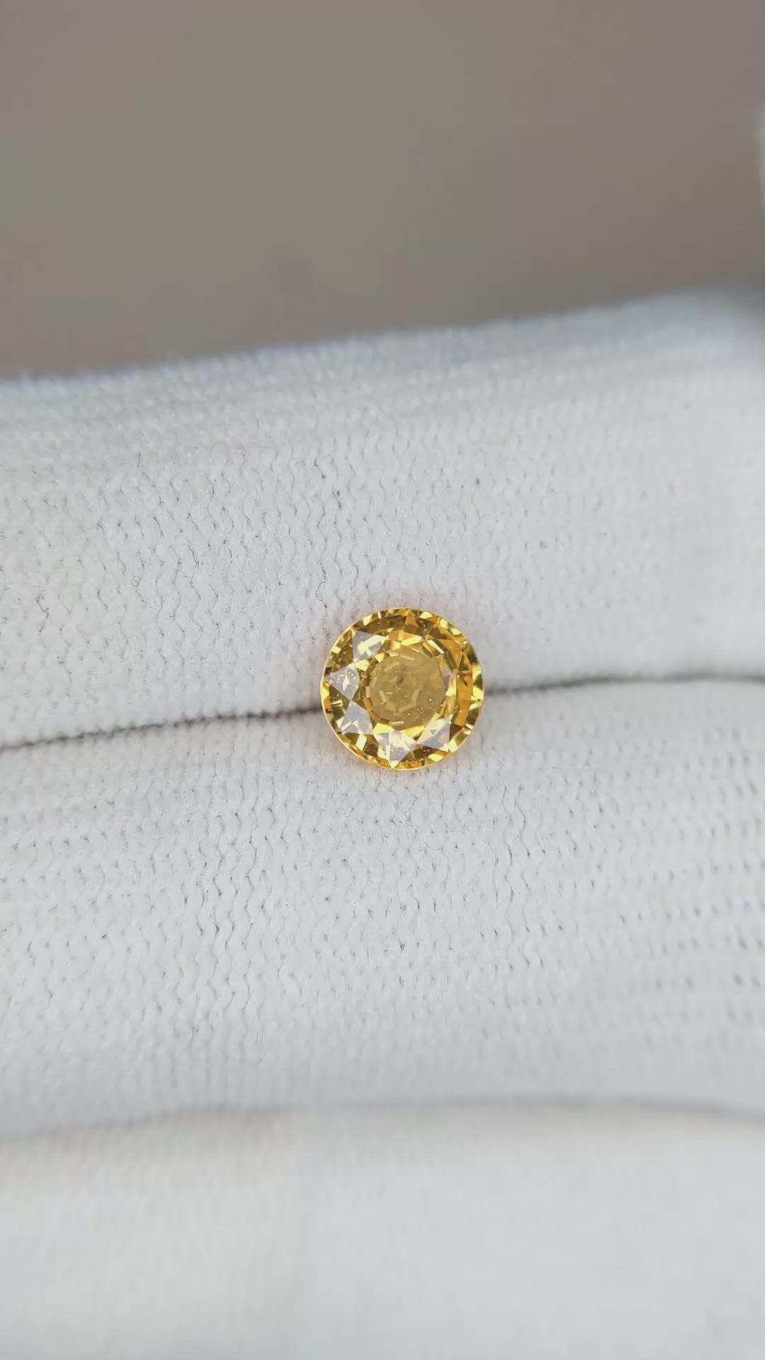 1.17 Ct. Yellowish Orange Sapphire from Ceylon (Sri Lanka) Size Video