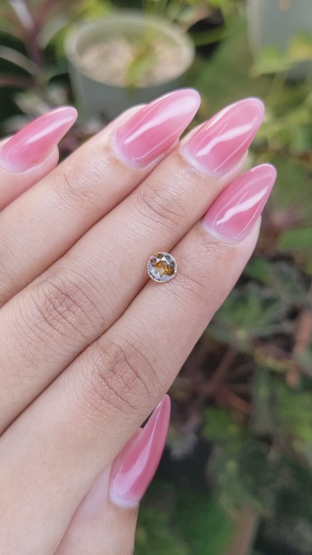 0.82 Ct. Bi Color Sapphire from Ceylon (Sri Lanka) Size Video