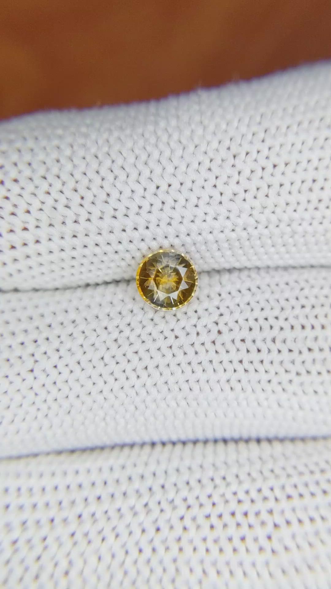 0.82 Ct. Bi Color Sapphire from Ceylon (Sri Lanka) Size Video