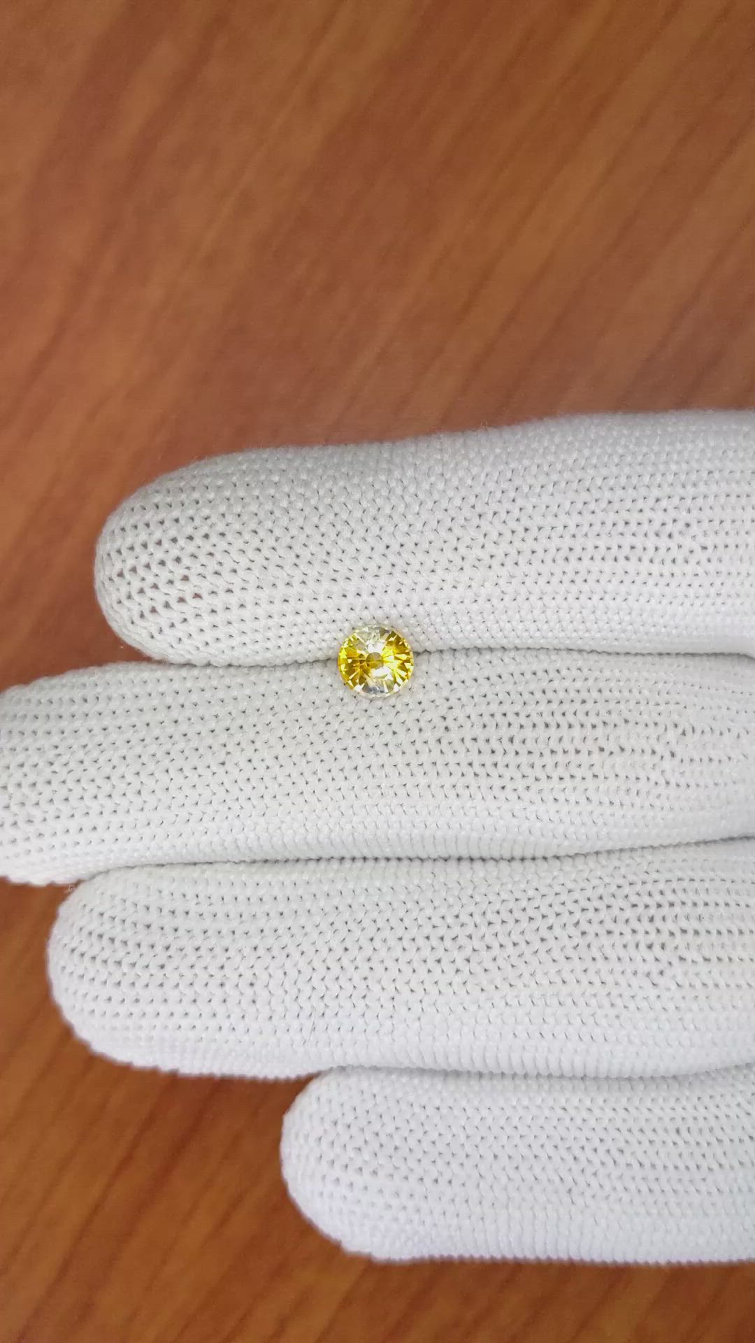 0.82 Ct. Bi Color Sapphire from Ceylon (Sri Lanka) Size Video