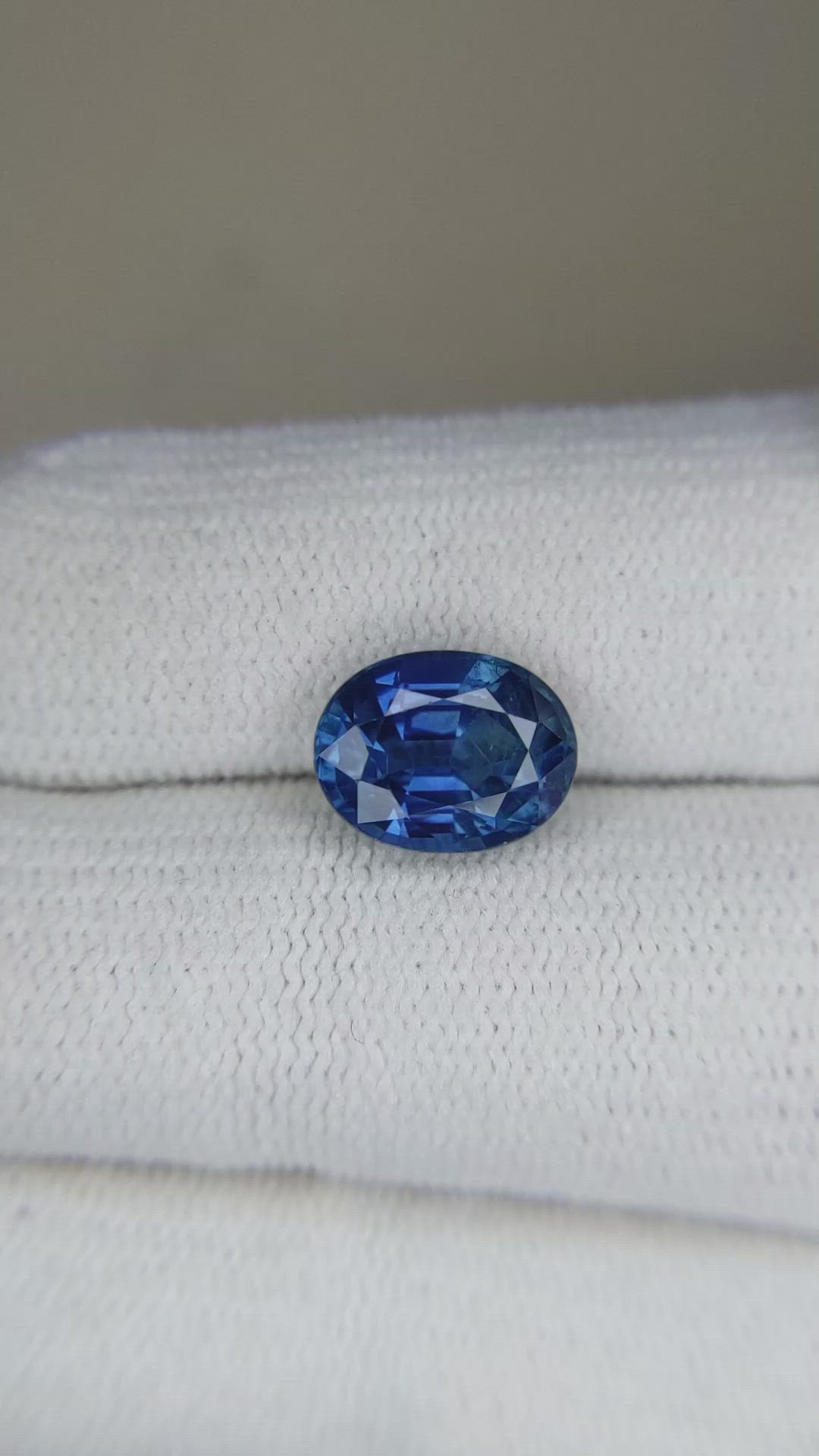 3.25 Ct. Blue Sapphire from Ceylon (Sri Lanka) Size Video
