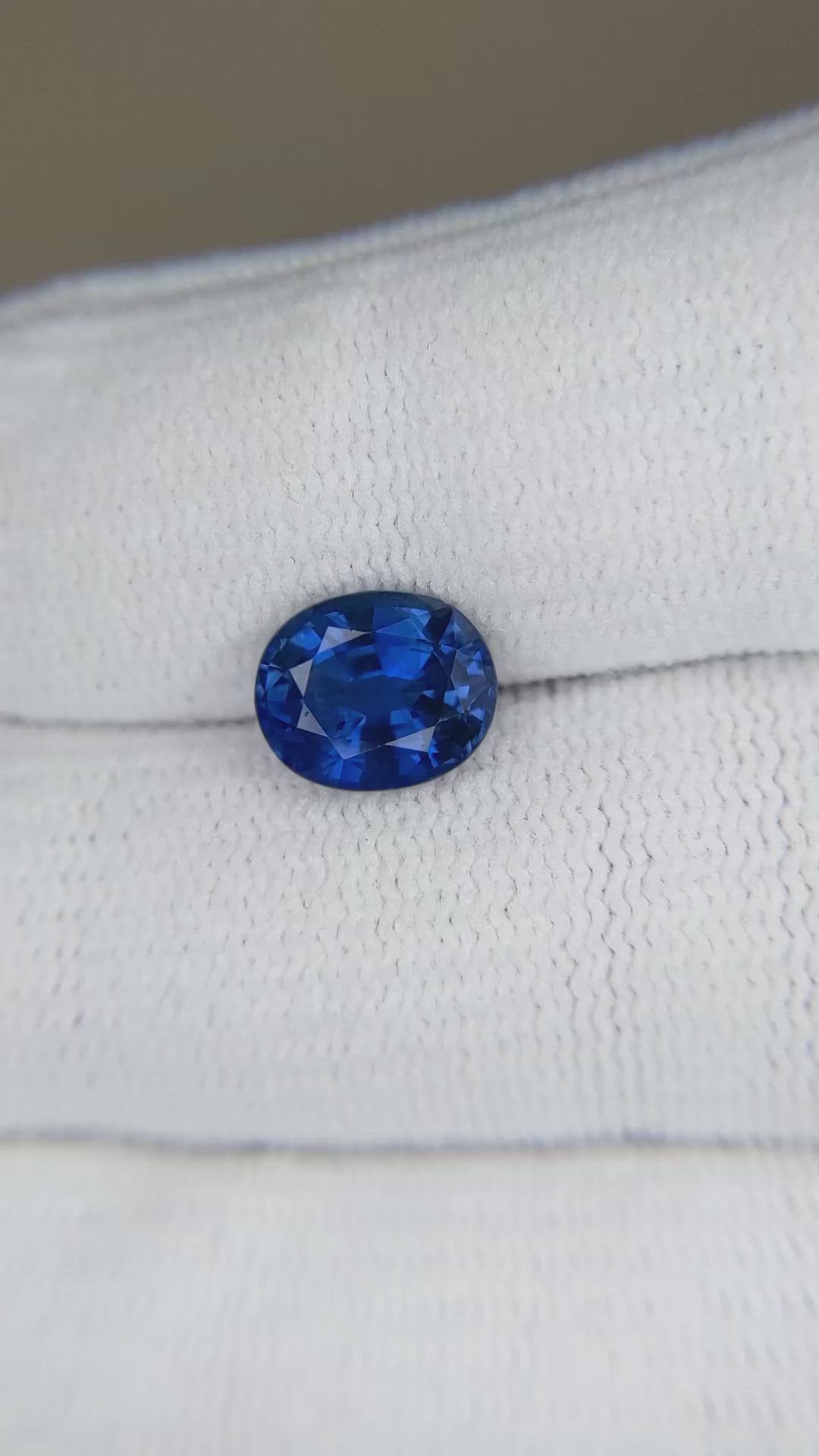 2.51 Ct. Blue Sapphire from Ceylon (Sri Lanka) Size Video