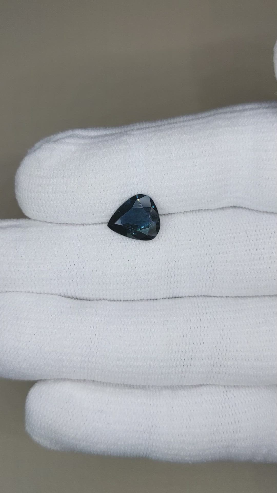 2.75 Ct. Blue Sapphire from Ceylon (Sri Lanka) Size Video