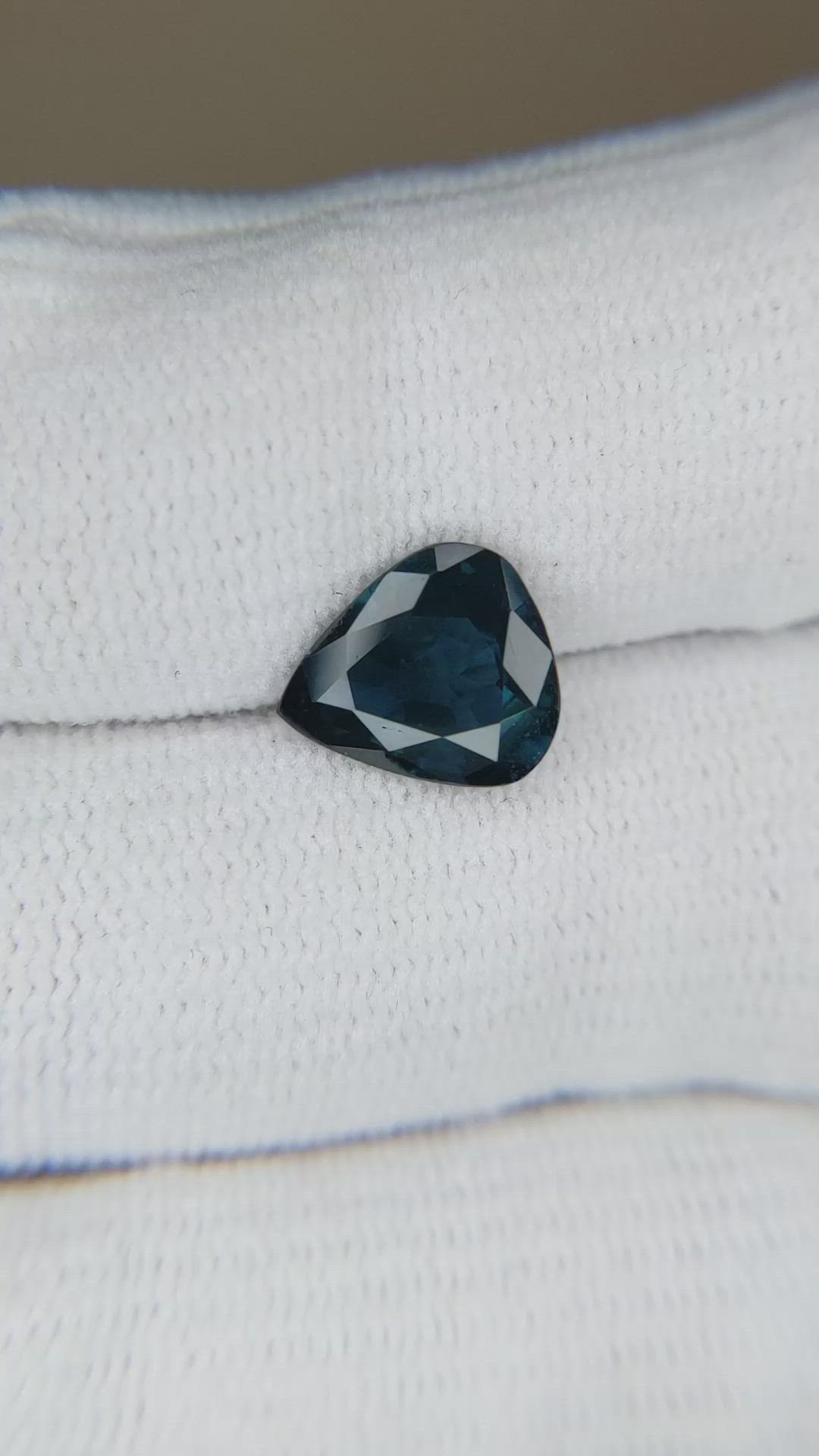 2.75 Ct. Blue Sapphire from Ceylon (Sri Lanka) Size Video