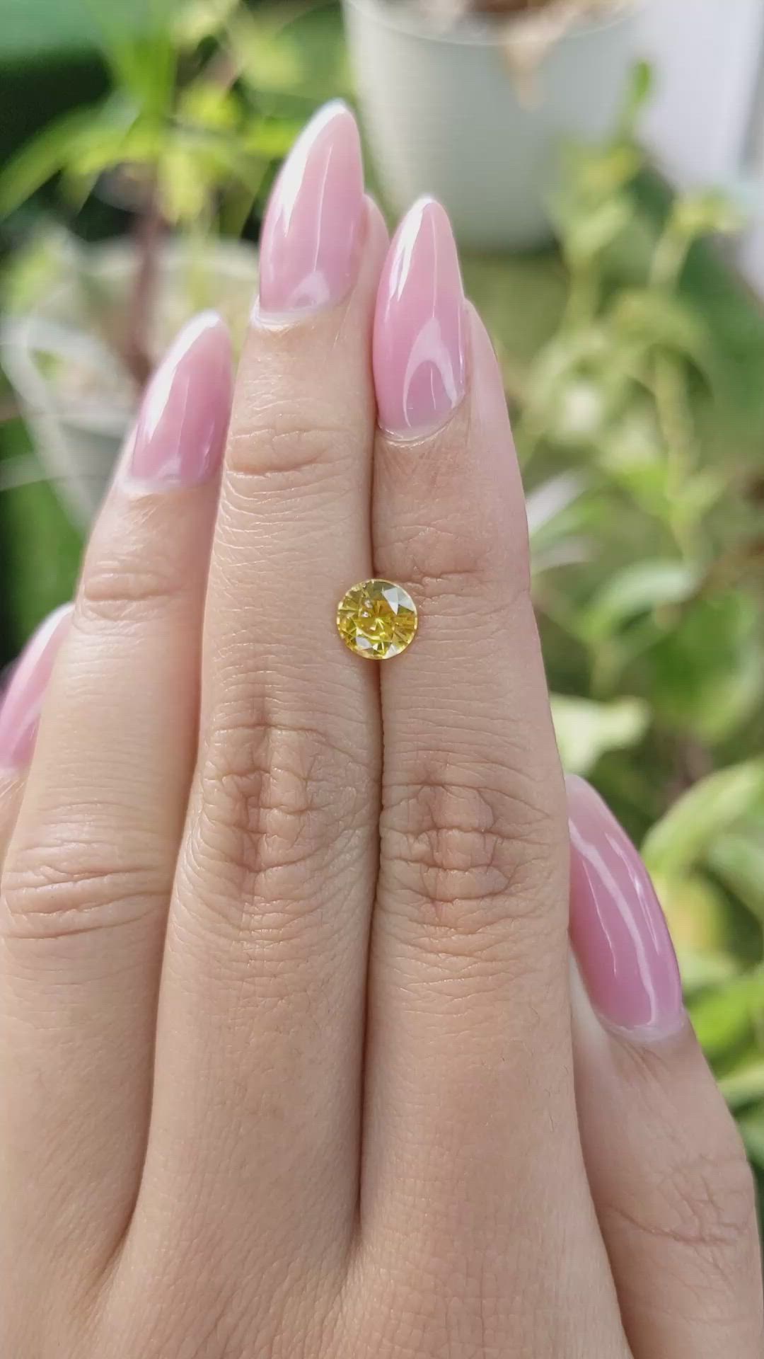 1.05 Ct. Yellow Sapphire from Ceylon (Sri Lanka) Size Video