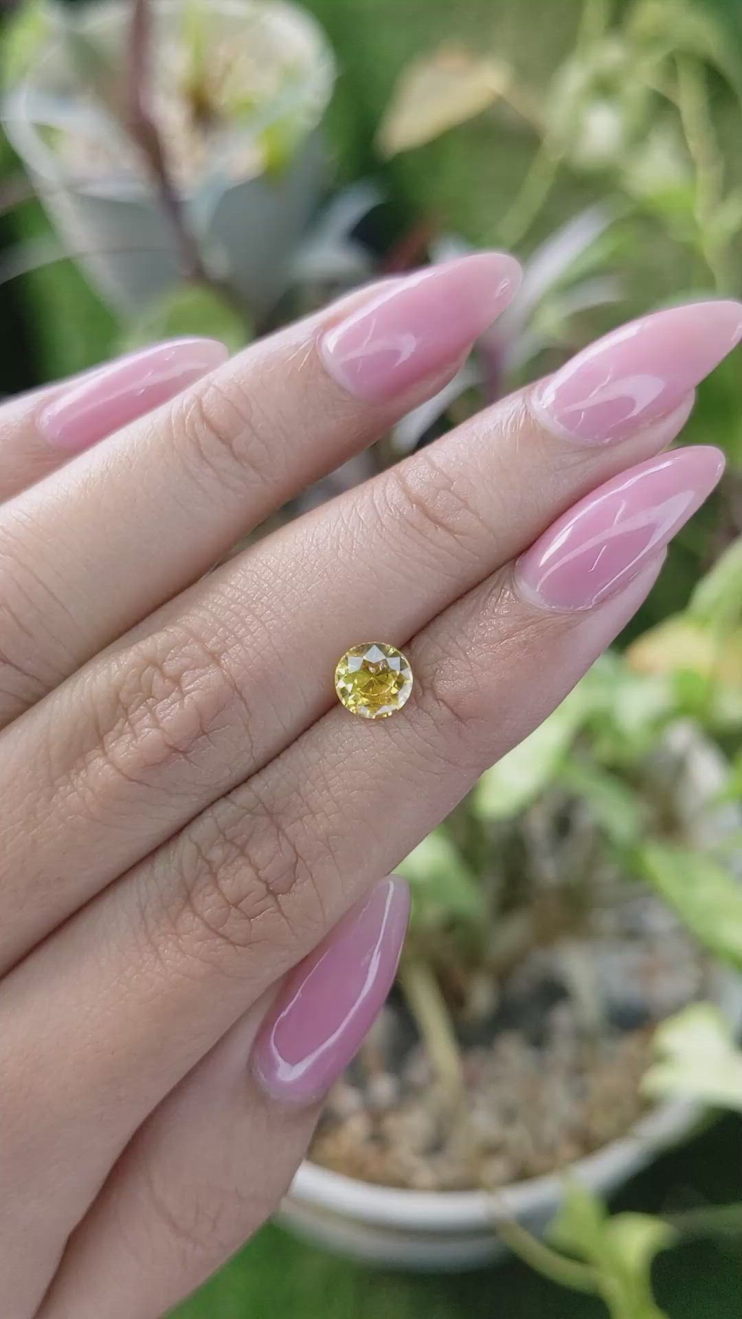 1.05 Ct. Yellow Sapphire from Ceylon (Sri Lanka) Size Video