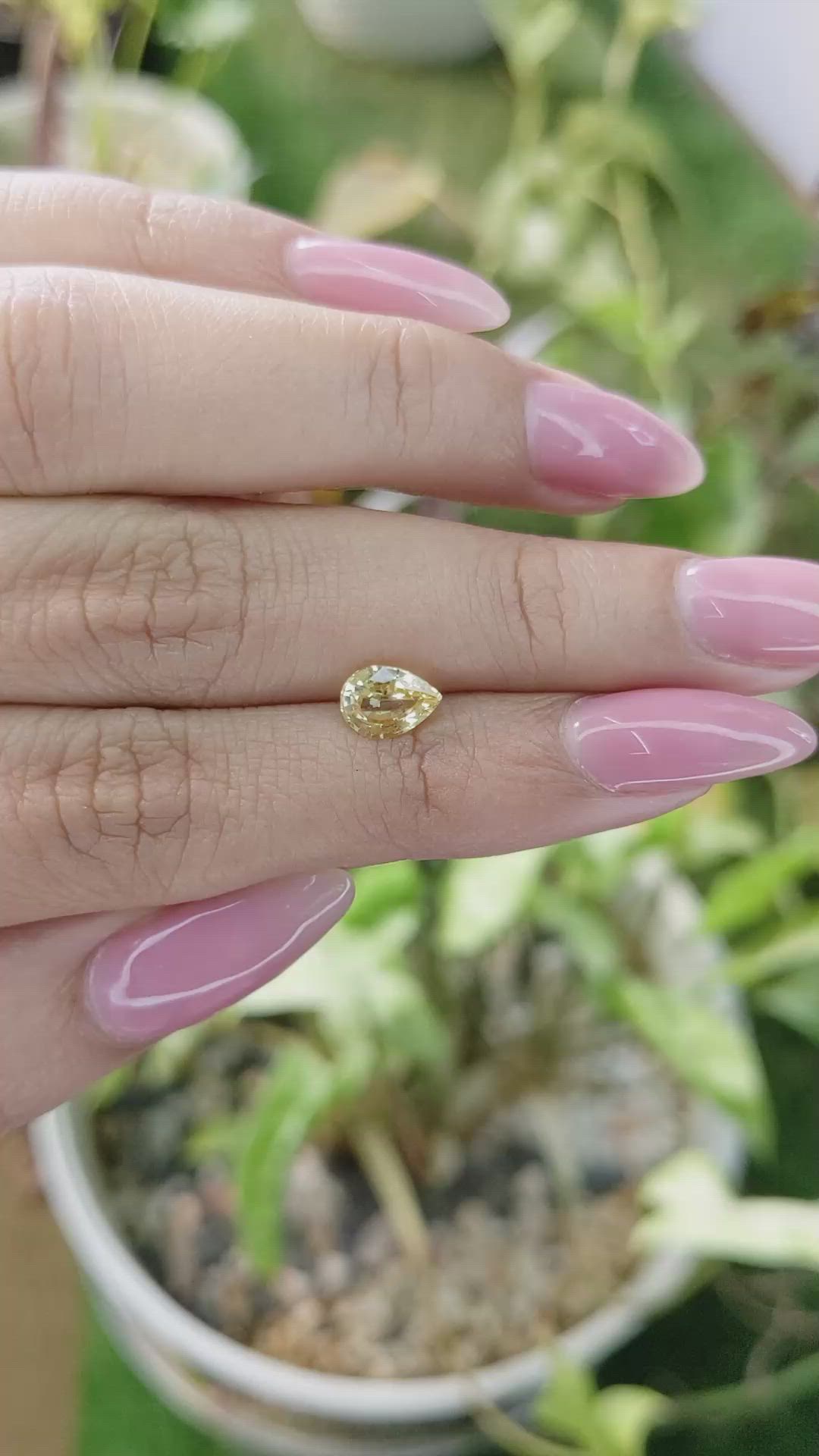 1.05 Ct. Yellow Sapphire from Ceylon (Sri Lanka) Size Video