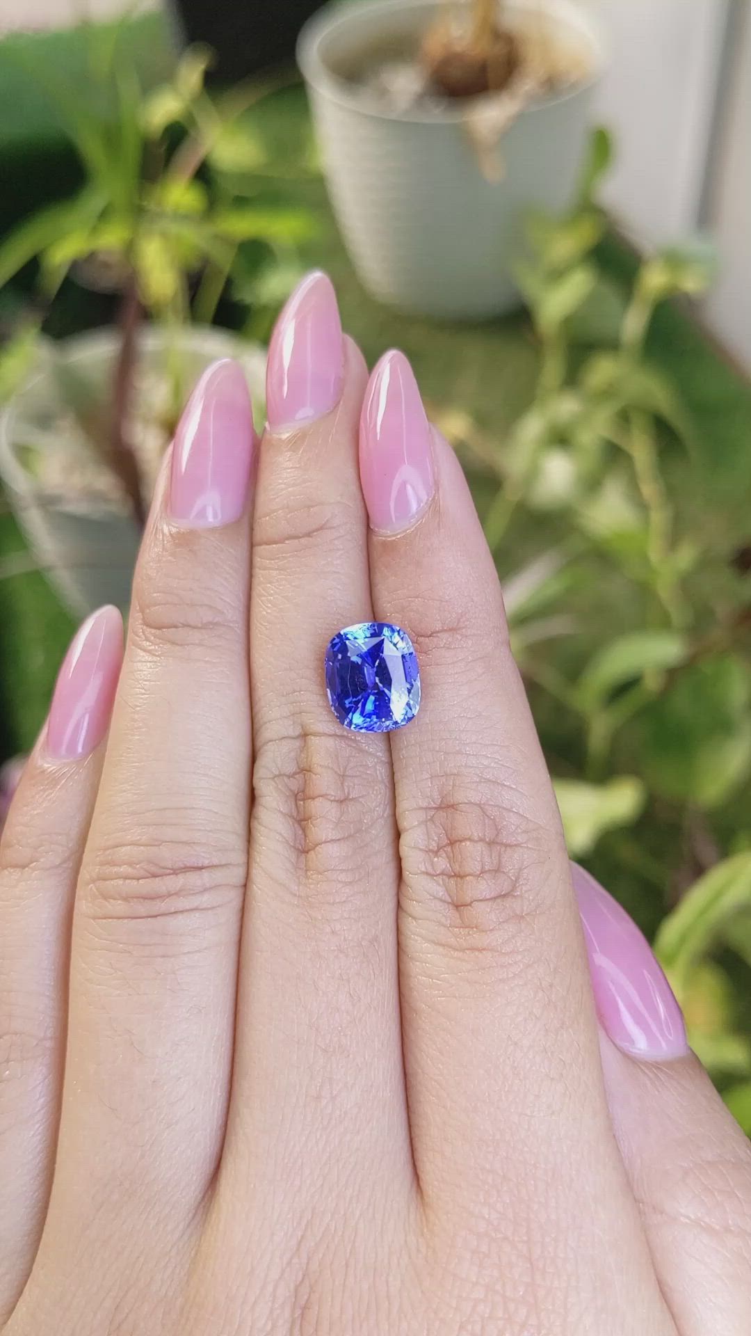 5.59 Ct. Blue Sapphire from Ceylon (Sri Lanka) Size Video