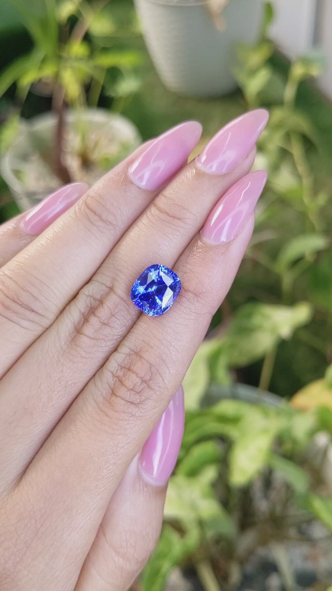 5.59 Ct. Blue Sapphire from Ceylon (Sri Lanka) Size Video