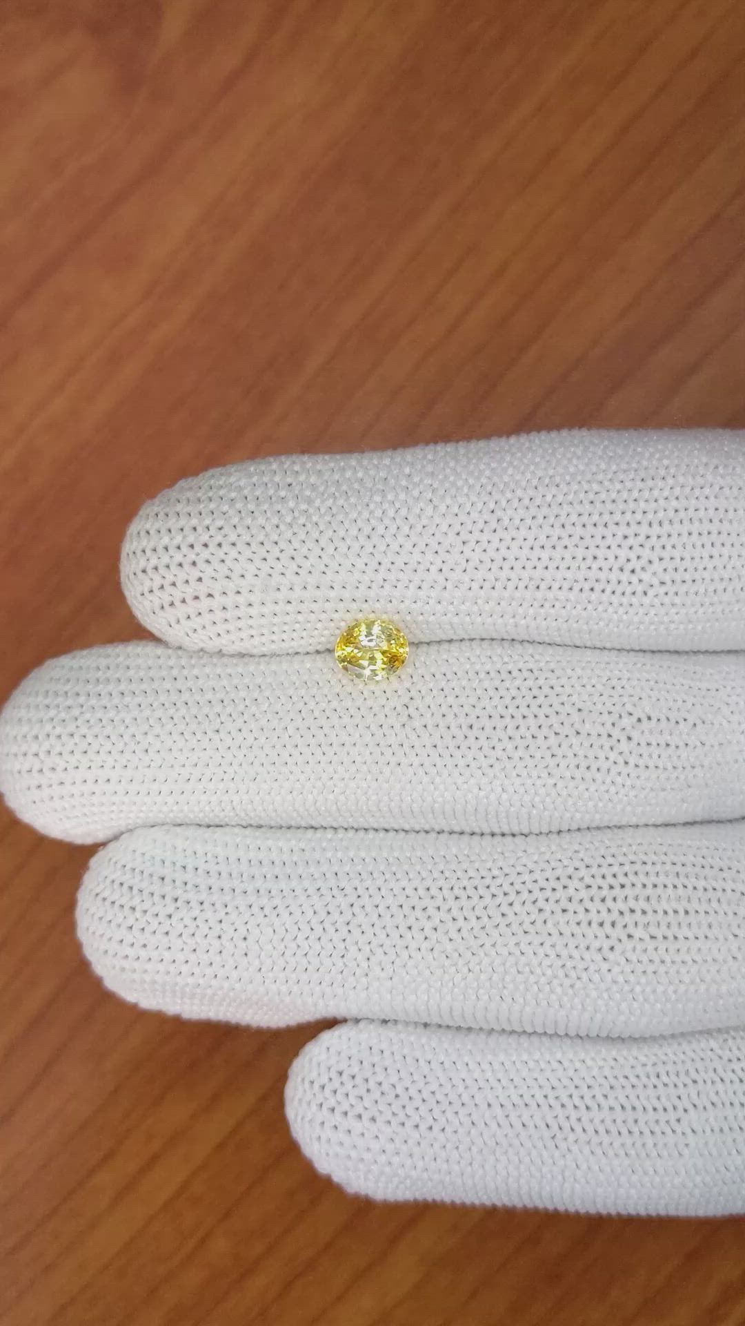1.01 Ct. Yellow Sapphire from Ceylon (Sri Lanka) Size Video
