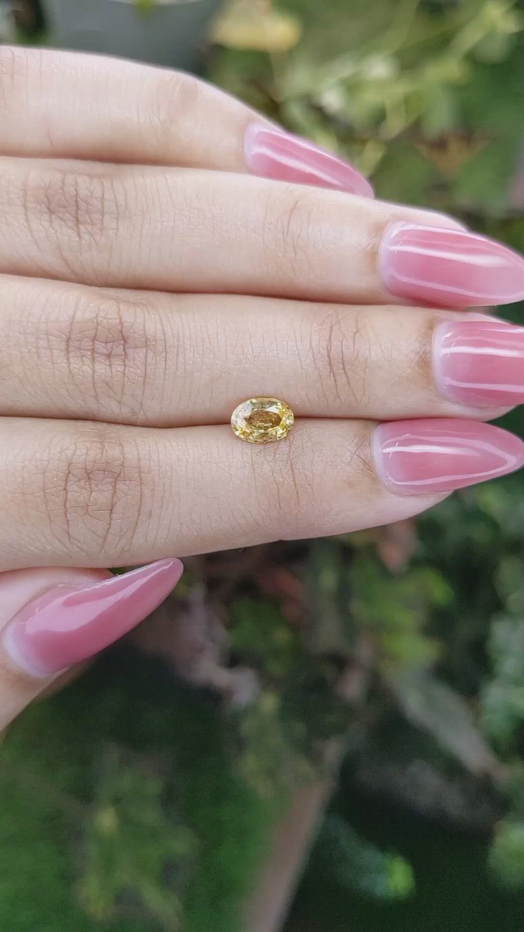 0.98 Ct. Yellowish Orange Sapphire from Ceylon (Sri Lanka) Size Video