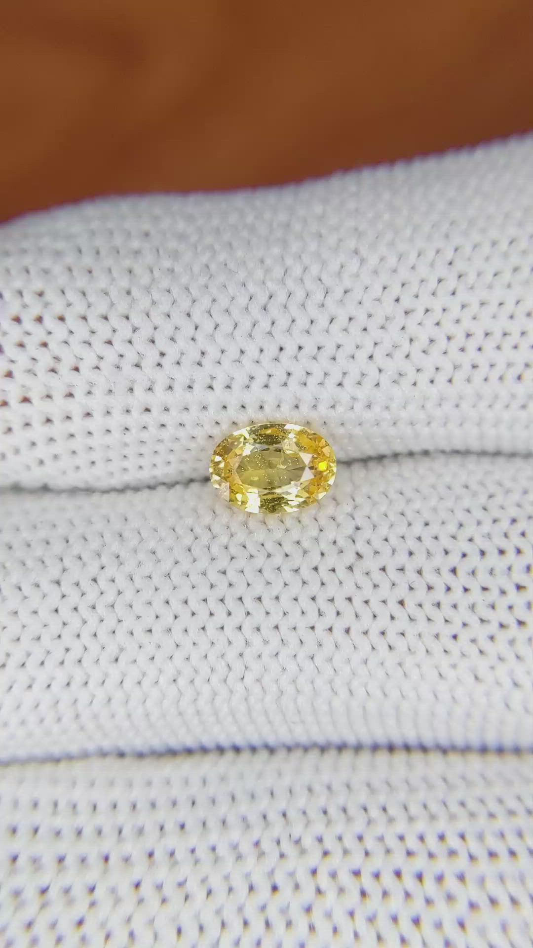 0.98 Ct. Yellowish Orange Sapphire from Ceylon (Sri Lanka) Size Video