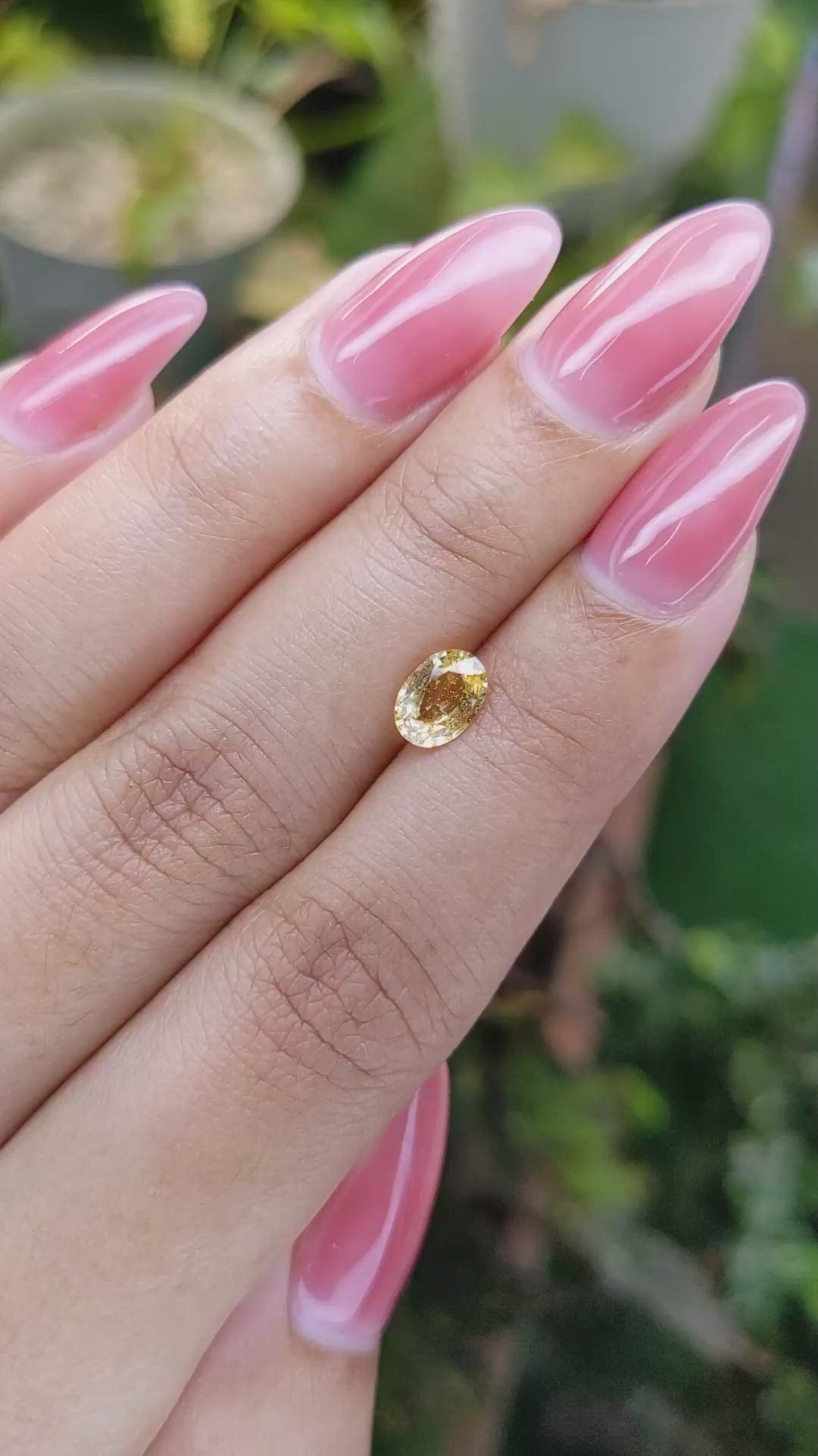 0.98 Ct. Yellowish Orange Sapphire from Ceylon (Sri Lanka) Size Video