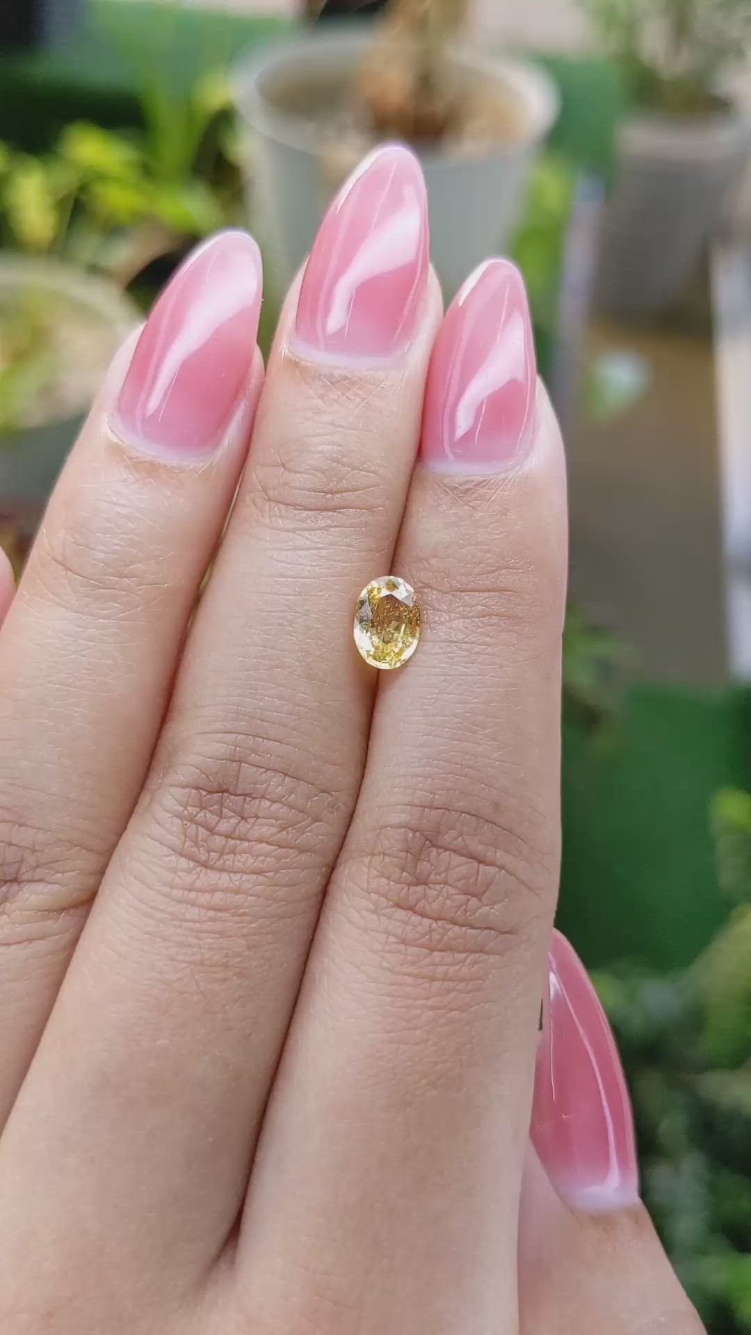 0.98 Ct. Yellowish Orange Sapphire from Ceylon (Sri Lanka) Size Video