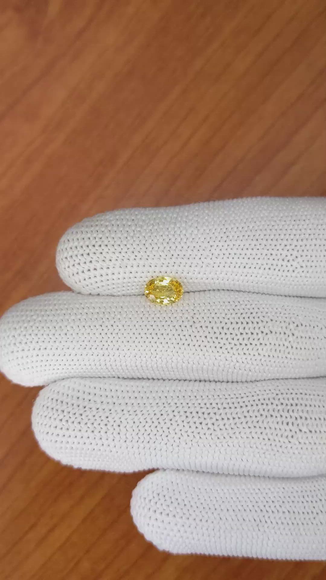 0.98 Ct. Yellowish Orange Sapphire from Ceylon (Sri Lanka) Size Video