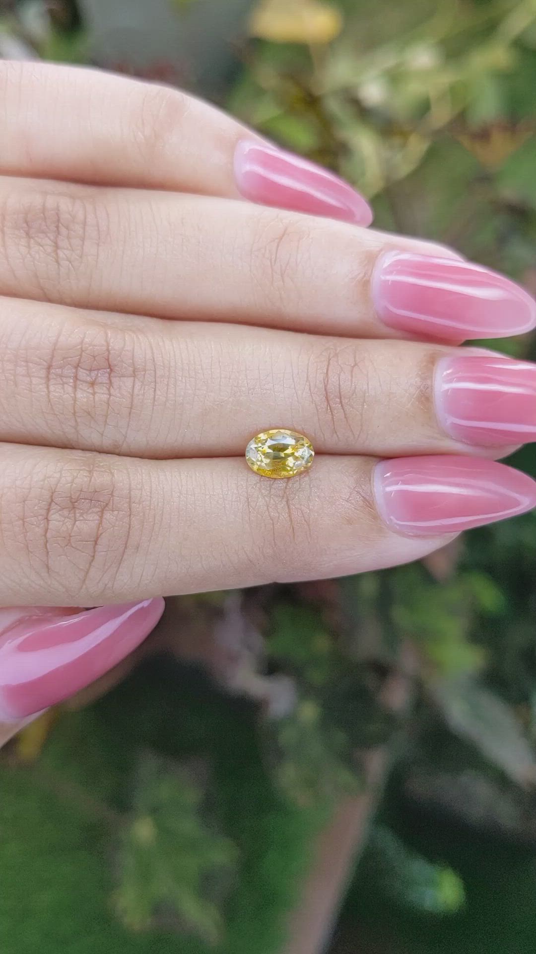 1.11 Ct. Orangish Yellow Sapphire from Ceylon (Sri Lanka) Size Video