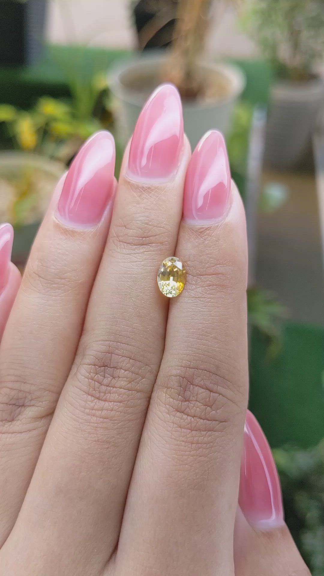 1.11 Ct. Orangish Yellow Sapphire from Ceylon (Sri Lanka) Size Video