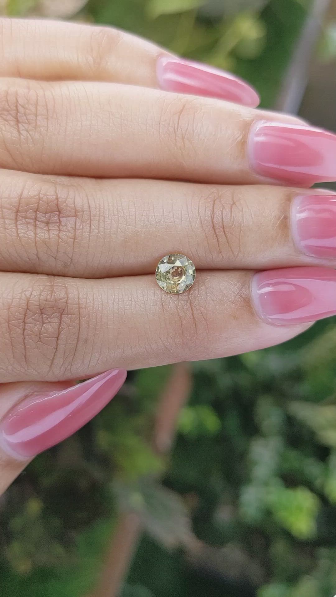 1.00 Ct. Yellow Sapphire from Ceylon (Sri Lanka) Size Video