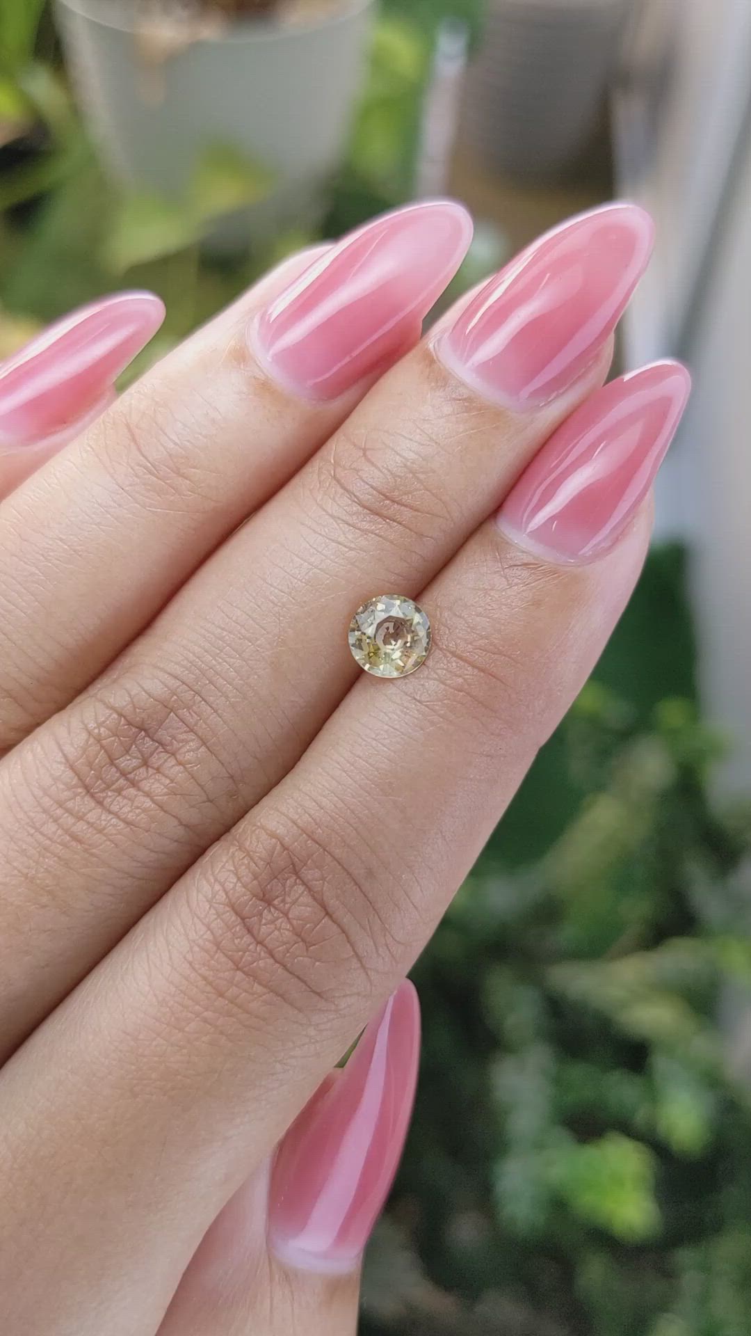 1.00 Ct. Yellow Sapphire from Ceylon (Sri Lanka) Size Video