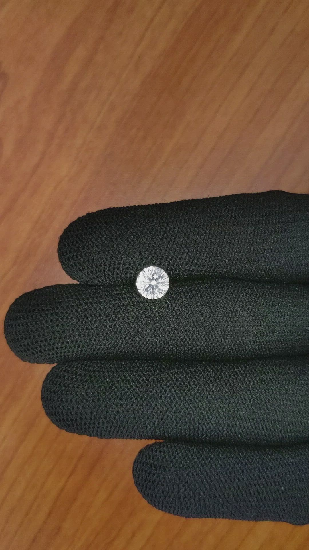 1.40 Ct. White Sapphire from Ceylon (Sri Lanka) Size Video