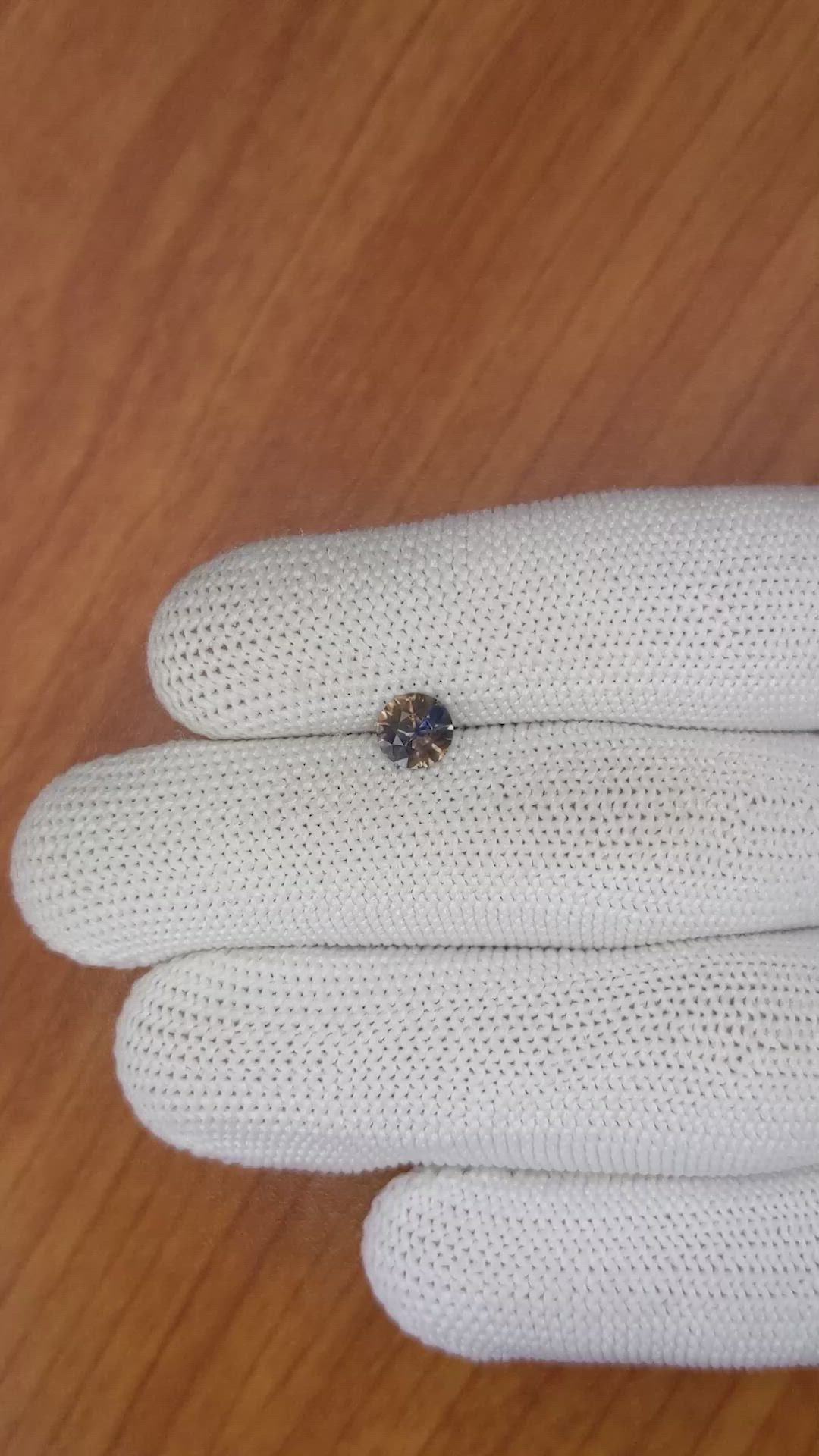 0.80 Ct. Bi Color Sapphire from Ceylon (Sri Lanka) Size Video
