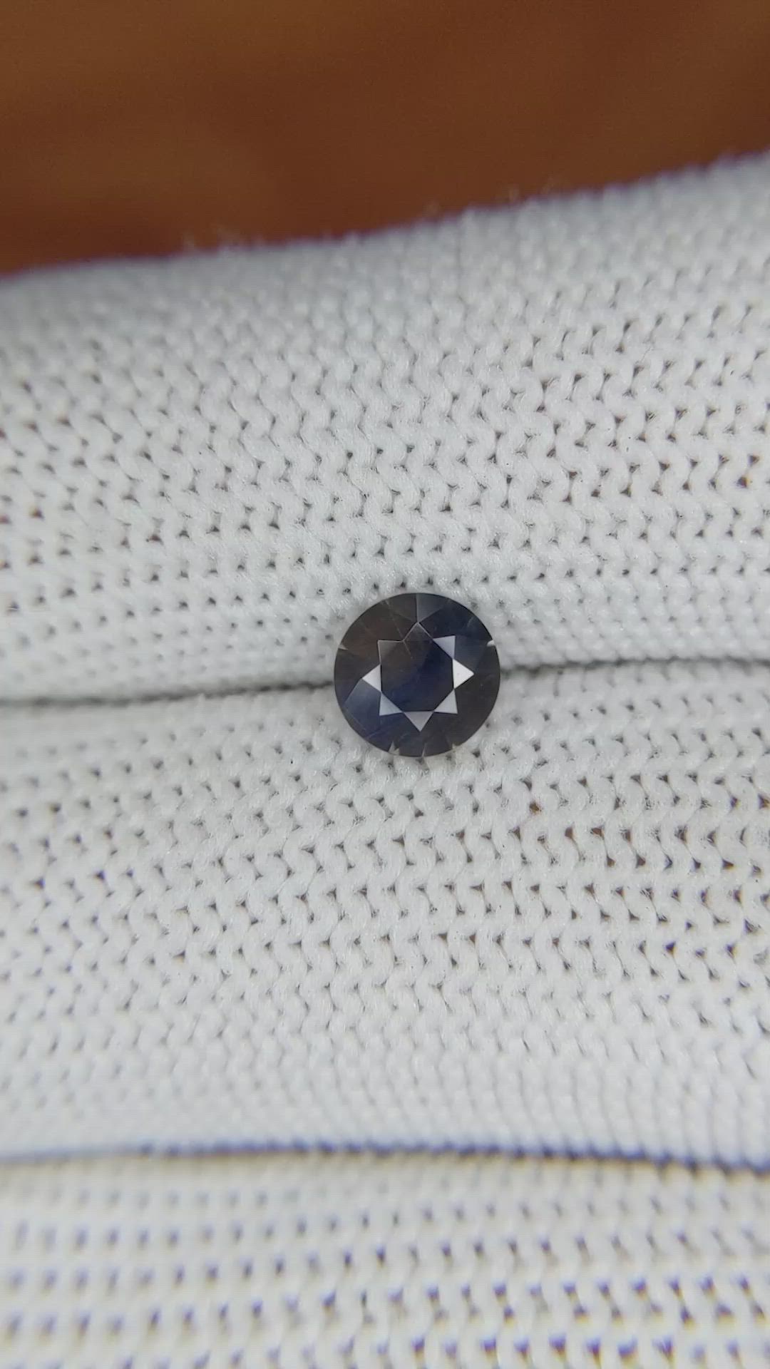 0.80 Ct. Bi Color Sapphire from Ceylon (Sri Lanka) Size Video