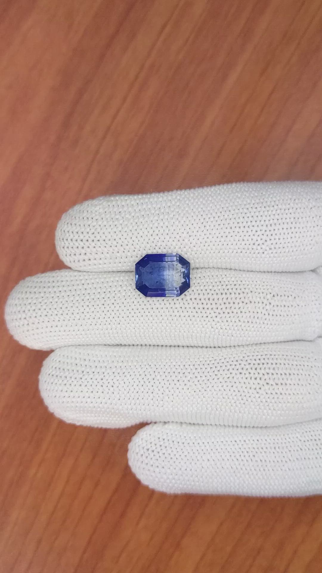 5.17 Ct. Bi Color Sapphire from Ceylon (Sri Lanka) Size Video