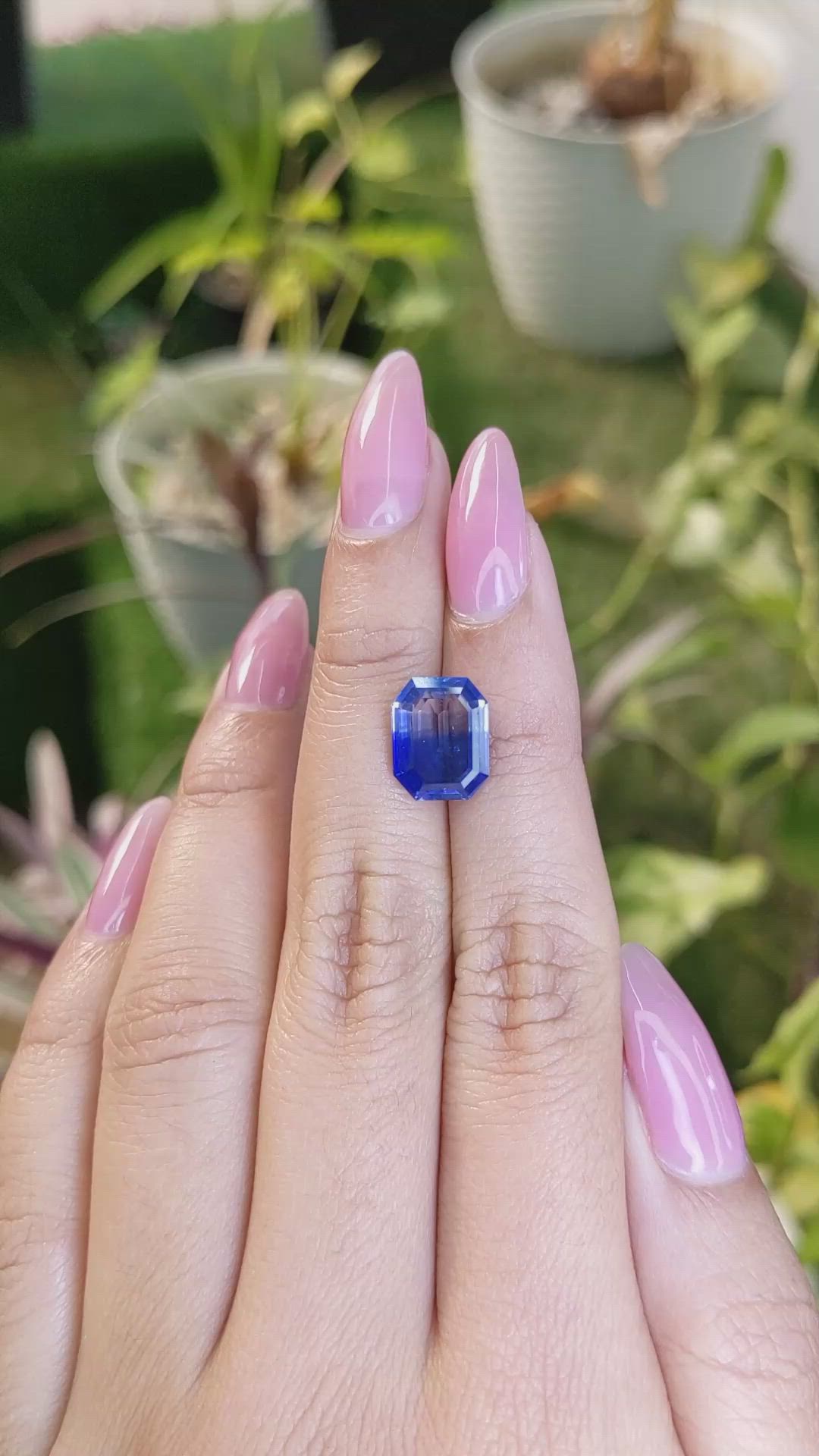 5.17 Ct. Bi Color Sapphire from Ceylon (Sri Lanka) Size Video