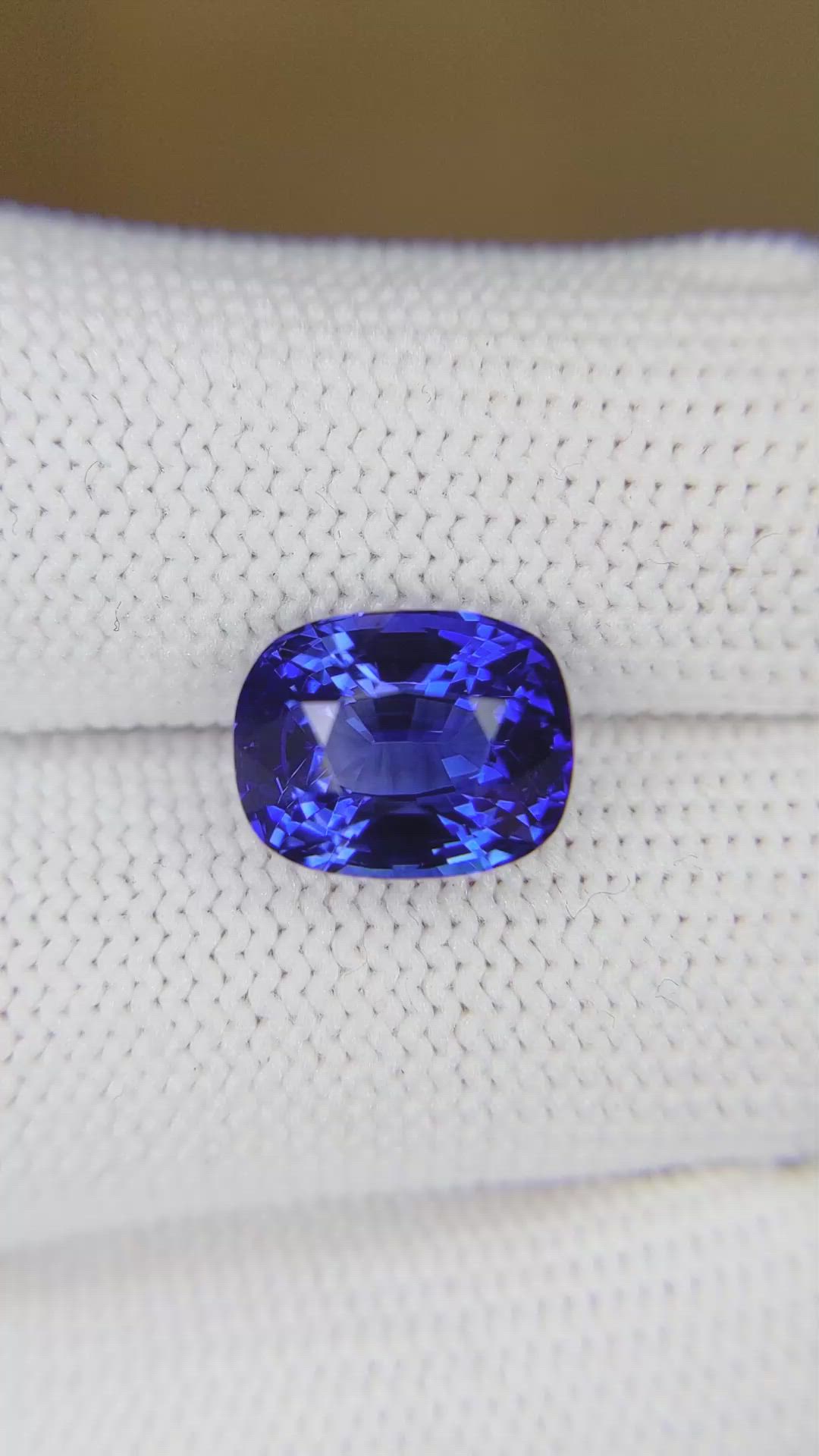 5.17 Ct. Blue Sapphire from Ceylon (Sri Lanka) Size Video