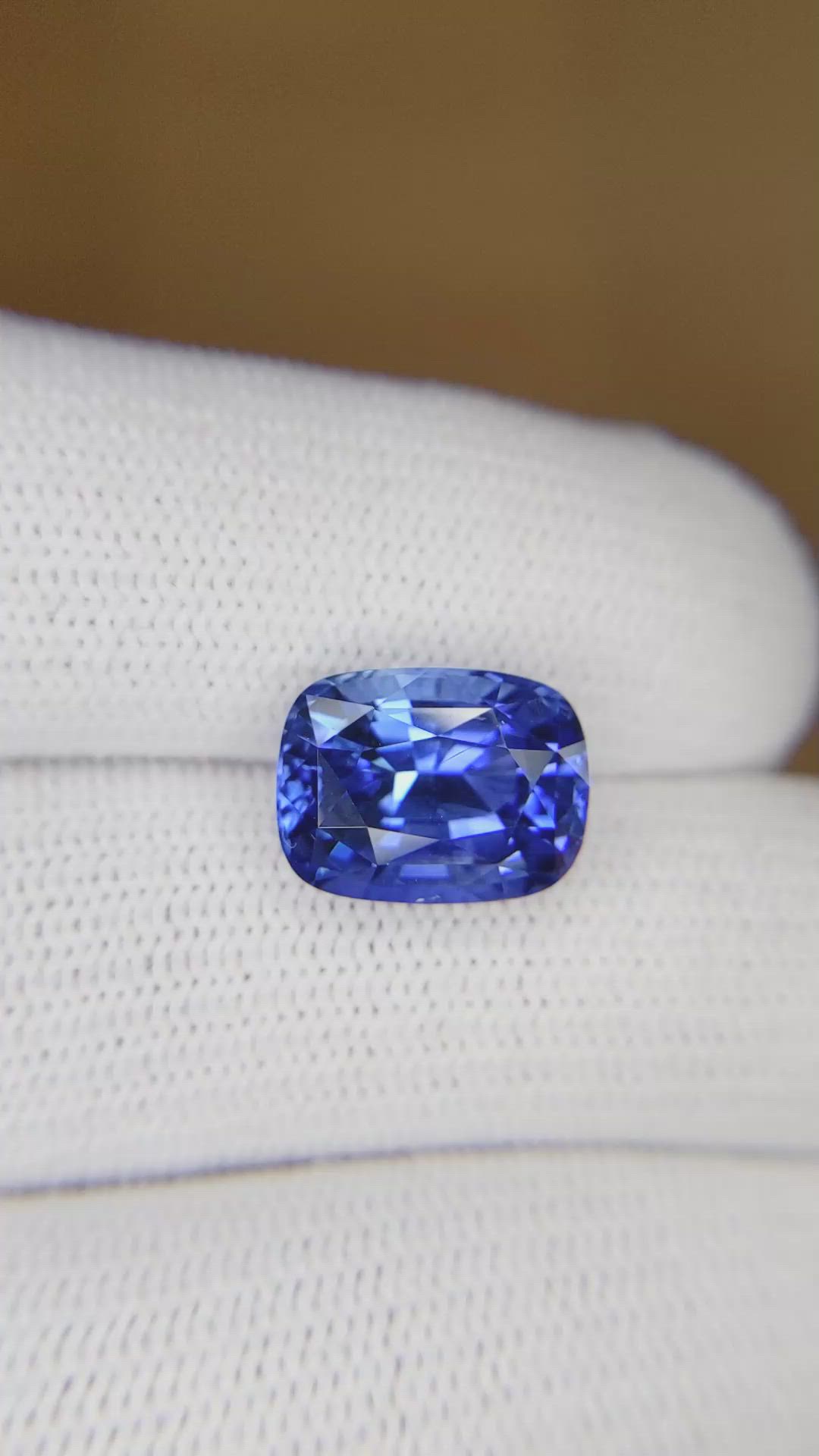 6.17 Ct. Blue Sapphire from Ceylon (Sri Lanka) Size Video