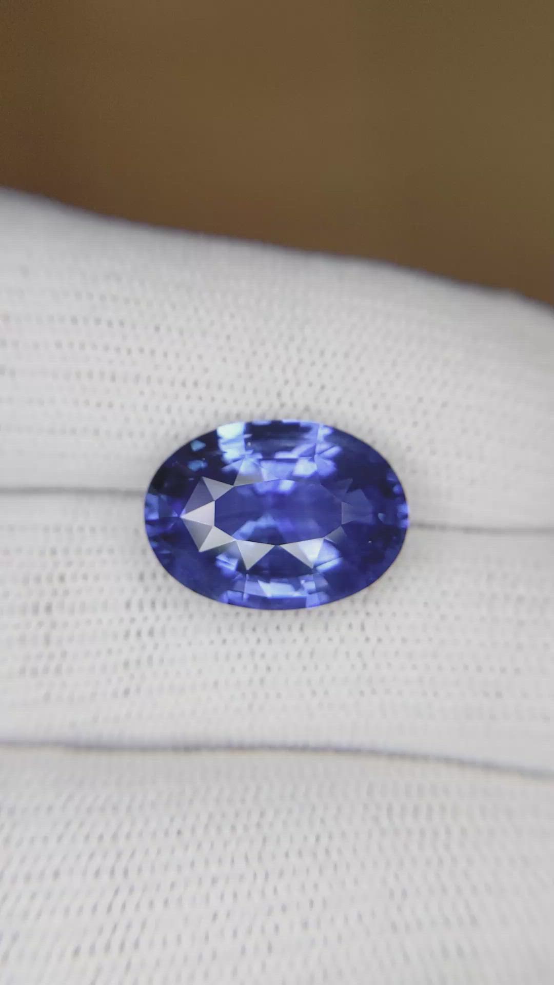 8.25 Ct. Blue Sapphire from Ceylon (Sri Lanka) Size Video