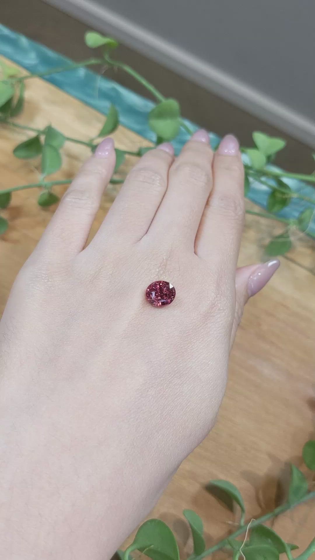 3.53 Ct. Padparadscha Sapphire from Ceylon (Sri Lanka) Size Video